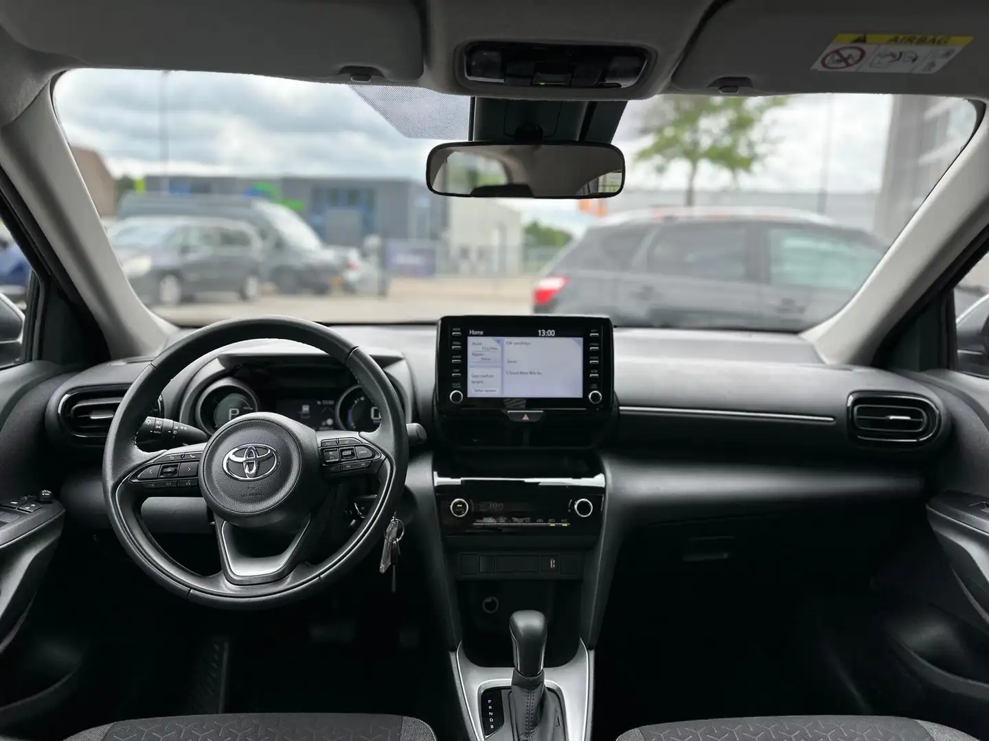 Toyota Yaris Cross 1.5 VVT-I Hybrid automaat,camera 4 seizoenen bande Grijs - 2