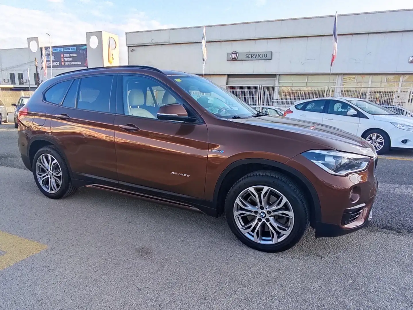 BMW X1 xDrive 20dA Marrón - 1