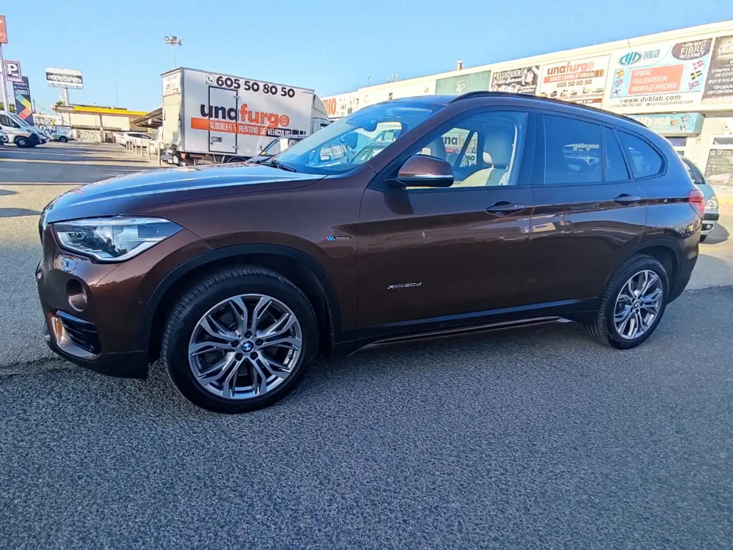 BMW X1 xDrive 20dA Marrón - 2