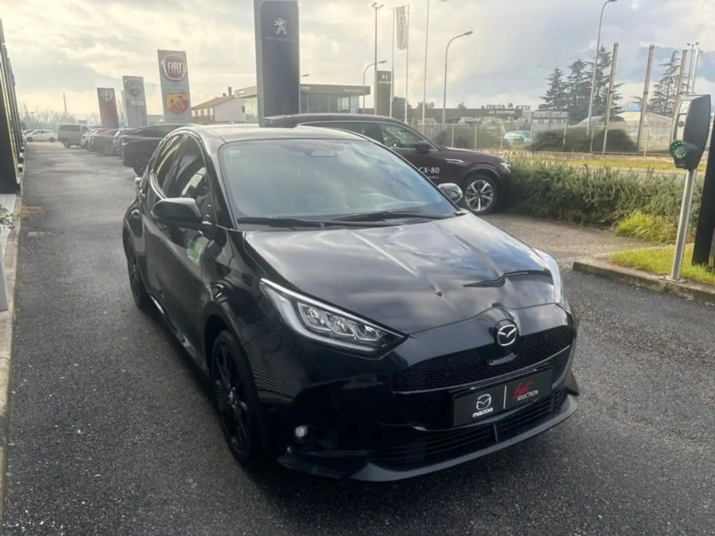 Mazda 2 1.5 VVT e-CVT Full Hybrid Electric Homura Plus Nero - 2