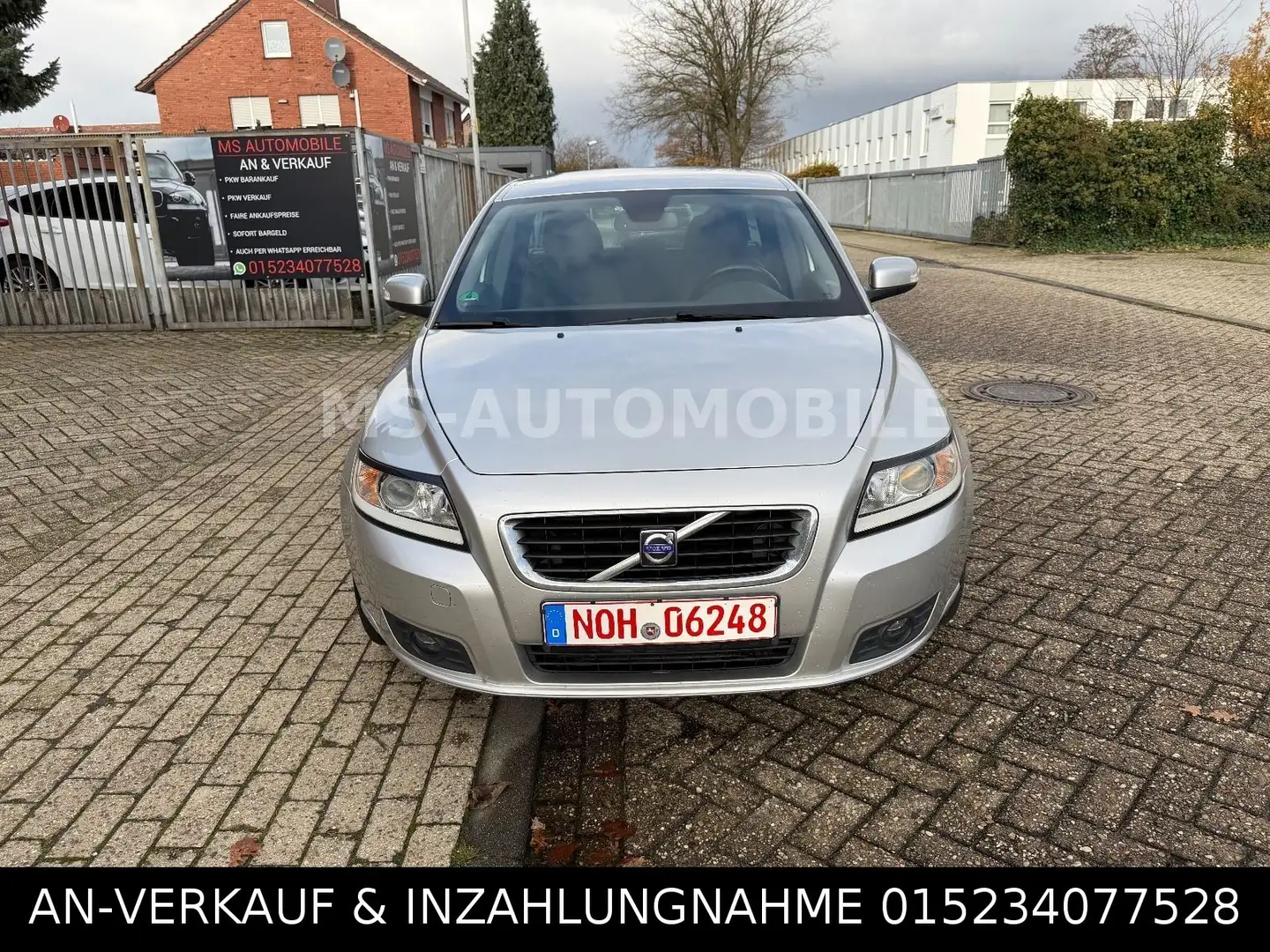 Volvo V50 Kombi 2.0 D Momentum Plateado - 2