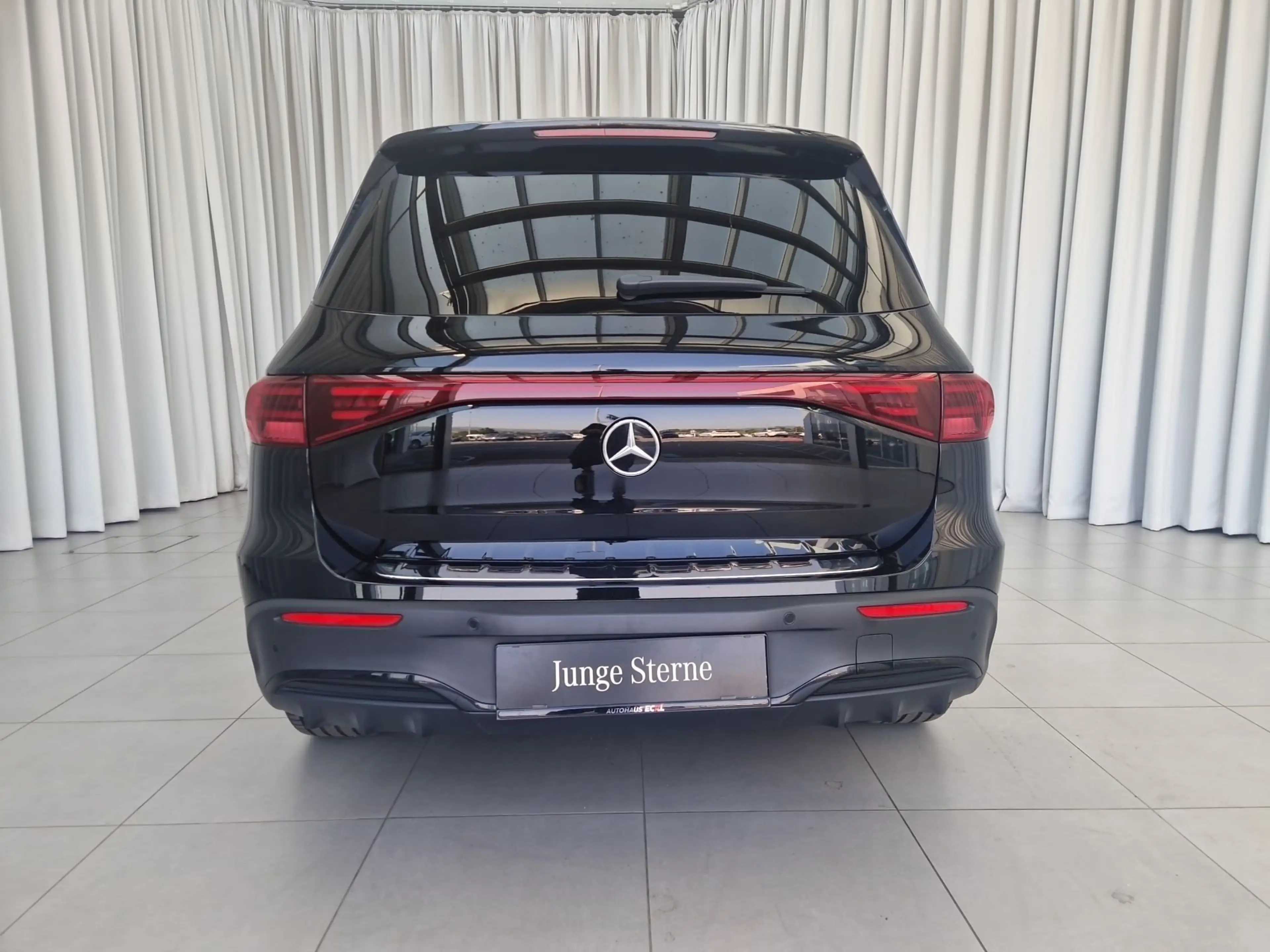 Mercedes-Benz EQB 300 4MATIC AUT HUD KlimaA LM PDC SoundSys — photo 13
