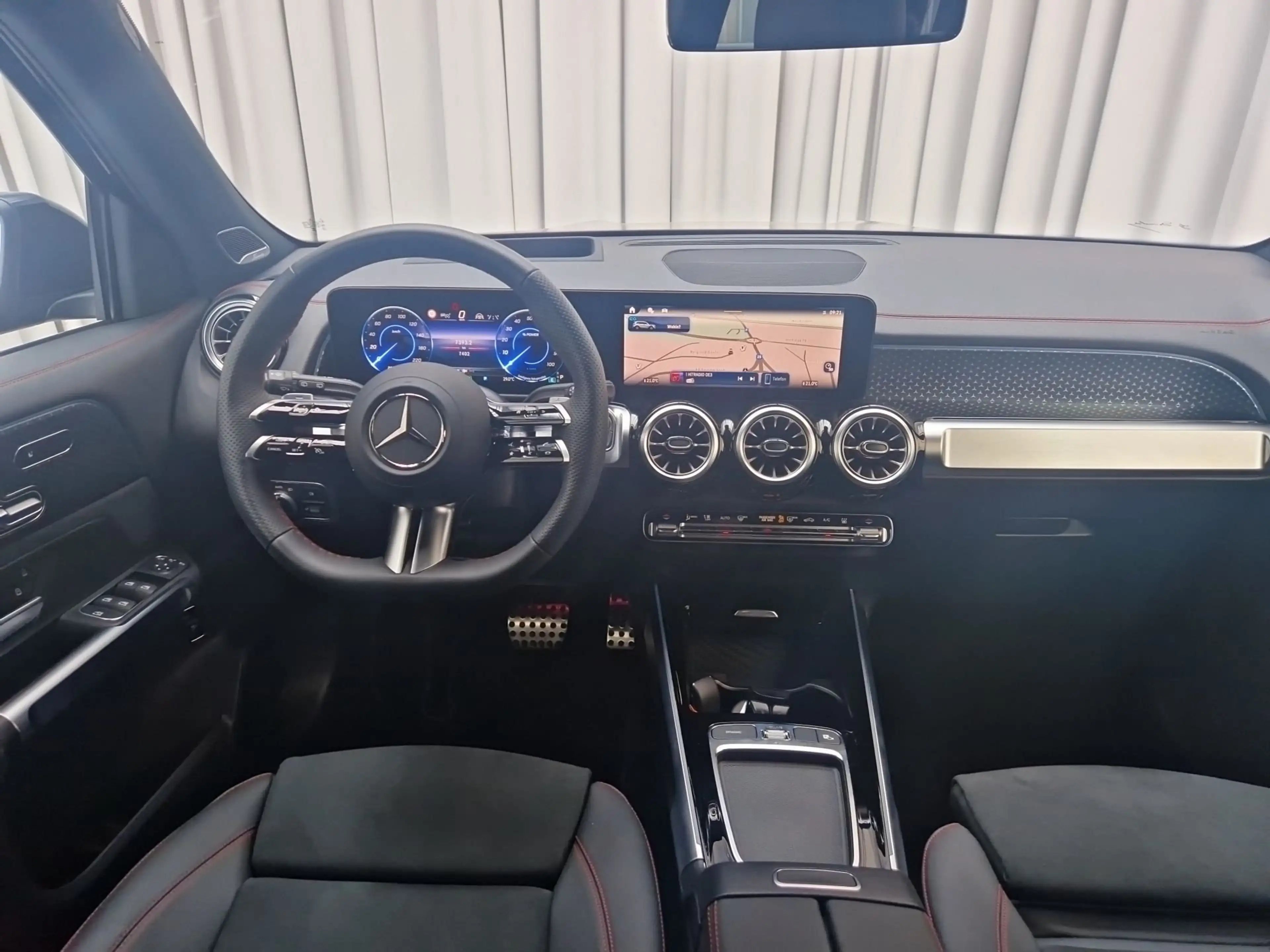 Mercedes-Benz EQB 300 4MATIC AUT HUD KlimaA LM PDC SoundSys — photo 20