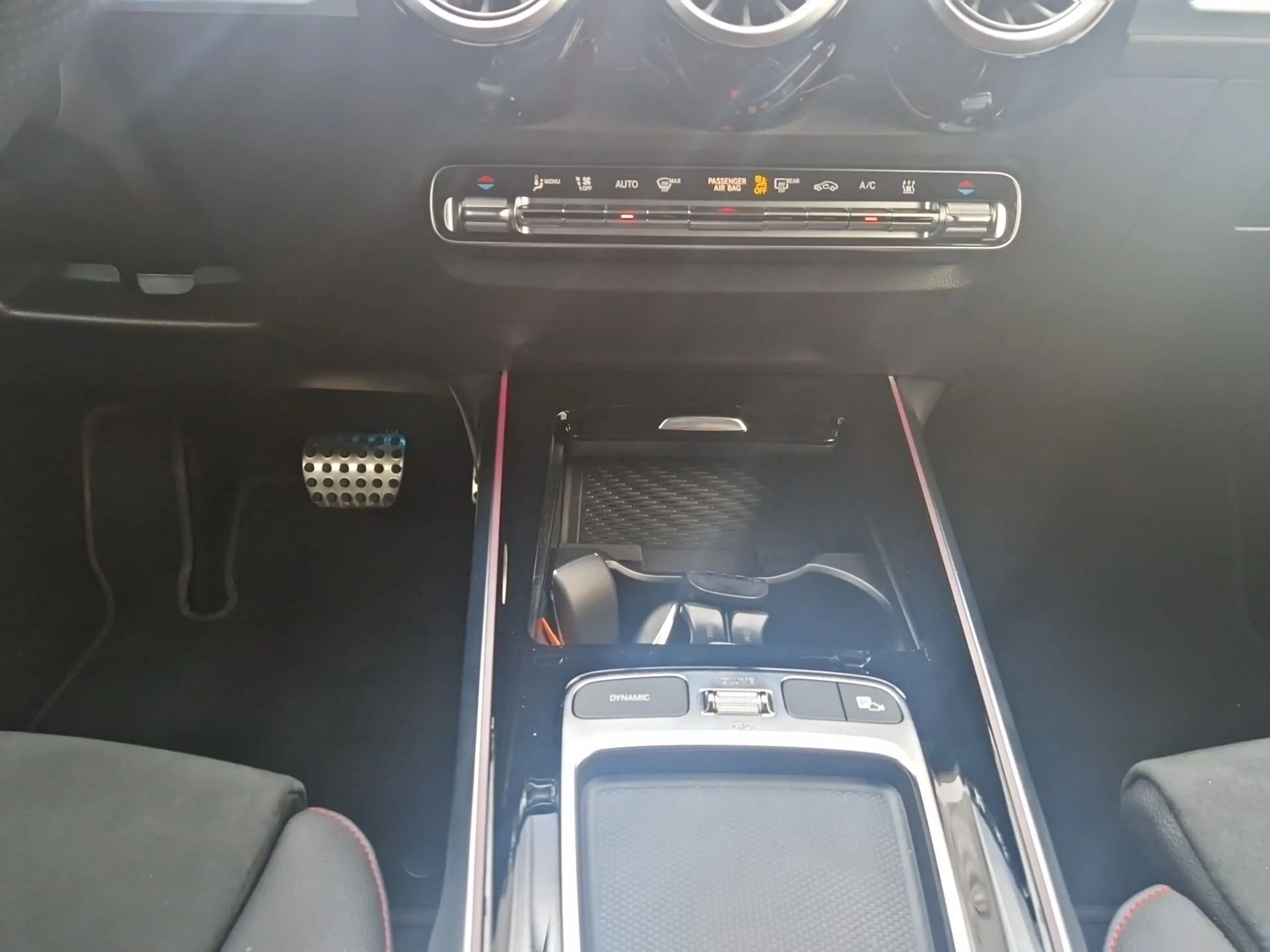 Mercedes-Benz EQB 300 4MATIC AUT HUD KlimaA LM PDC SoundSys — photo 23