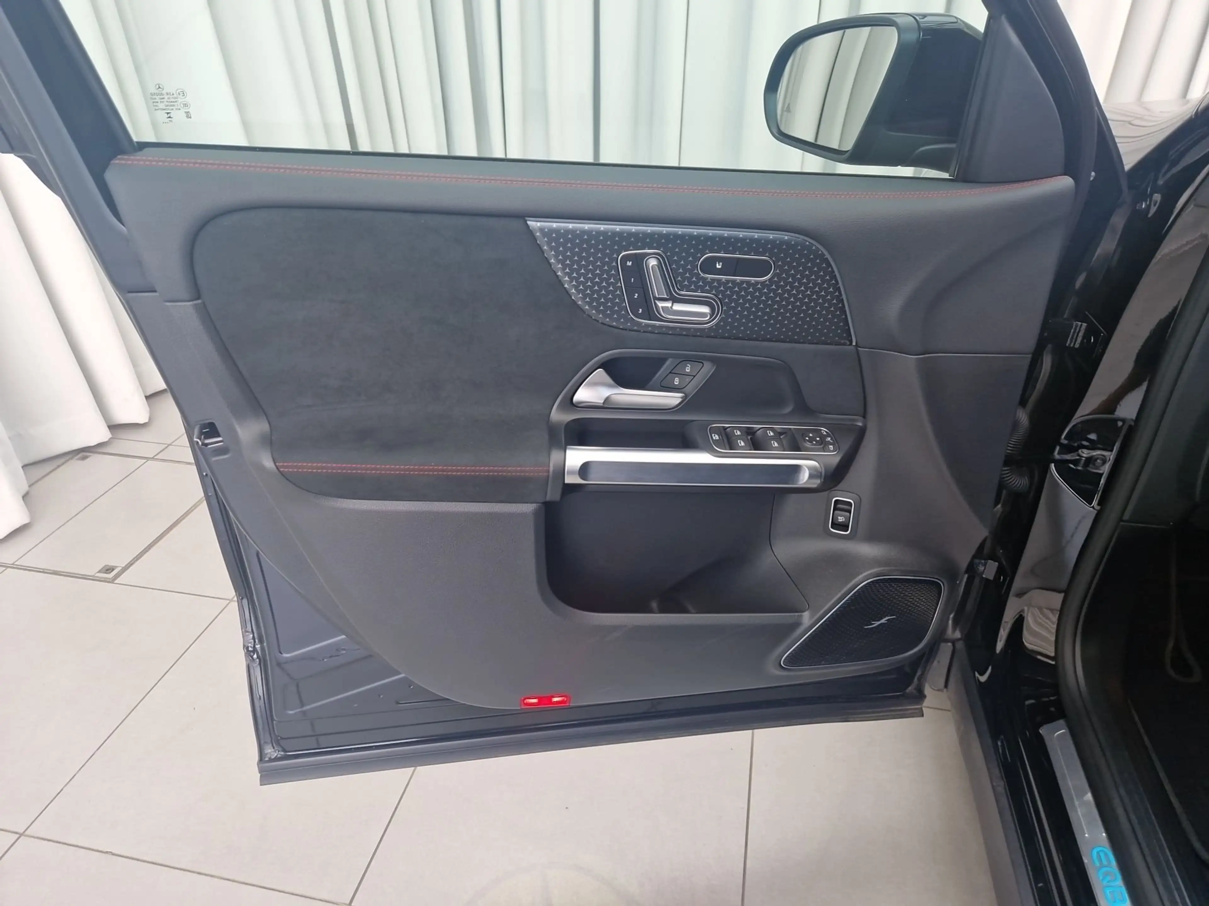Mercedes-Benz EQB 300 4MATIC AUT HUD KlimaA LM PDC SoundSys — photo 15