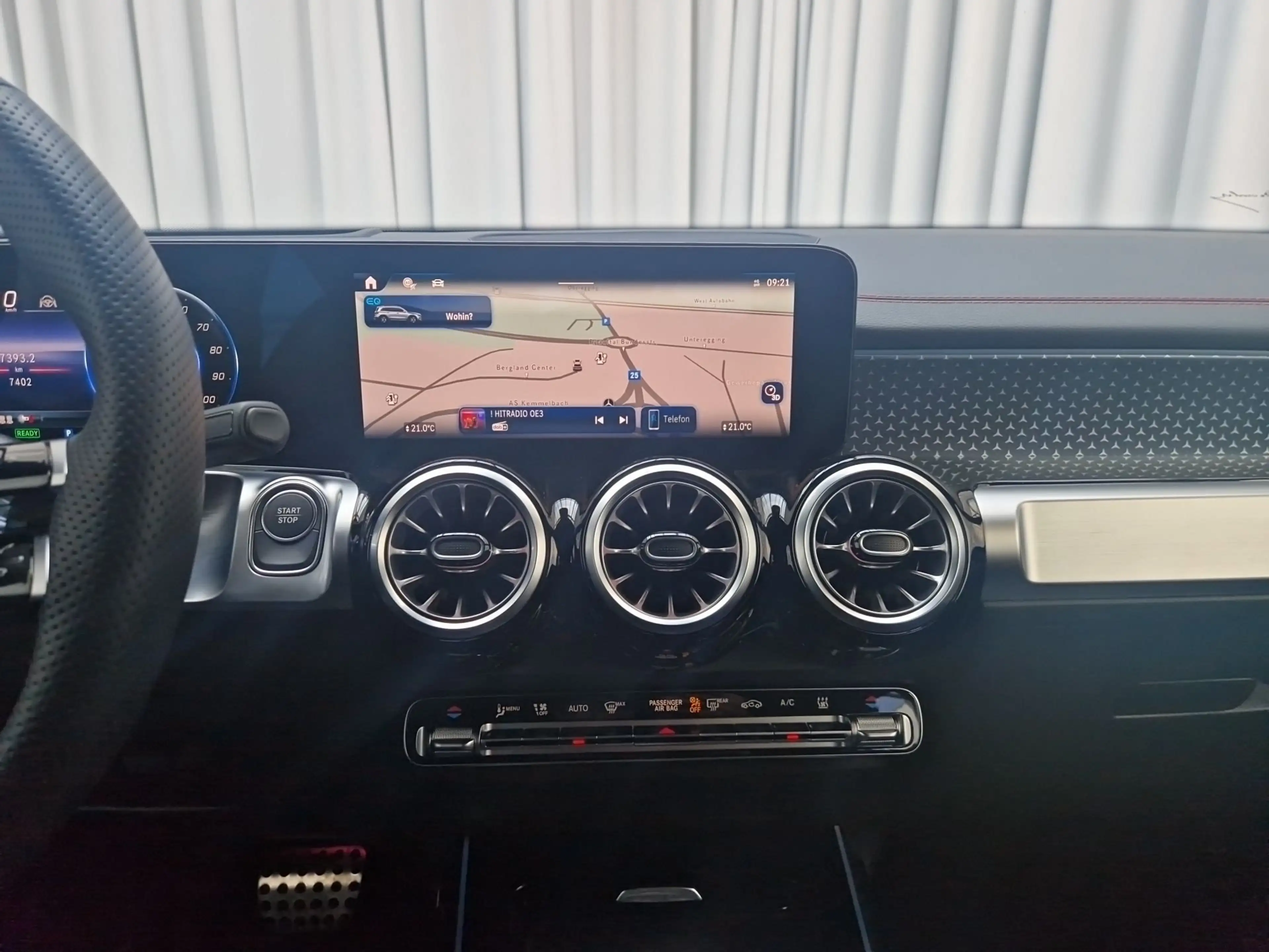 Mercedes-Benz EQB 300 4MATIC AUT HUD KlimaA LM PDC SoundSys — photo 19