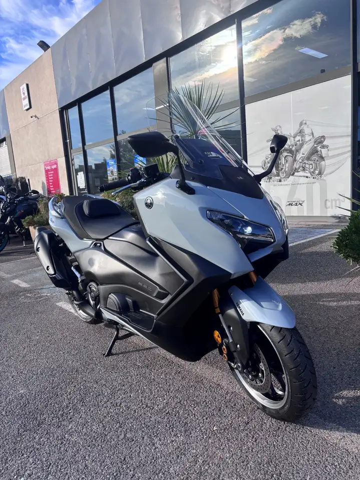 Yamaha Tmax 560