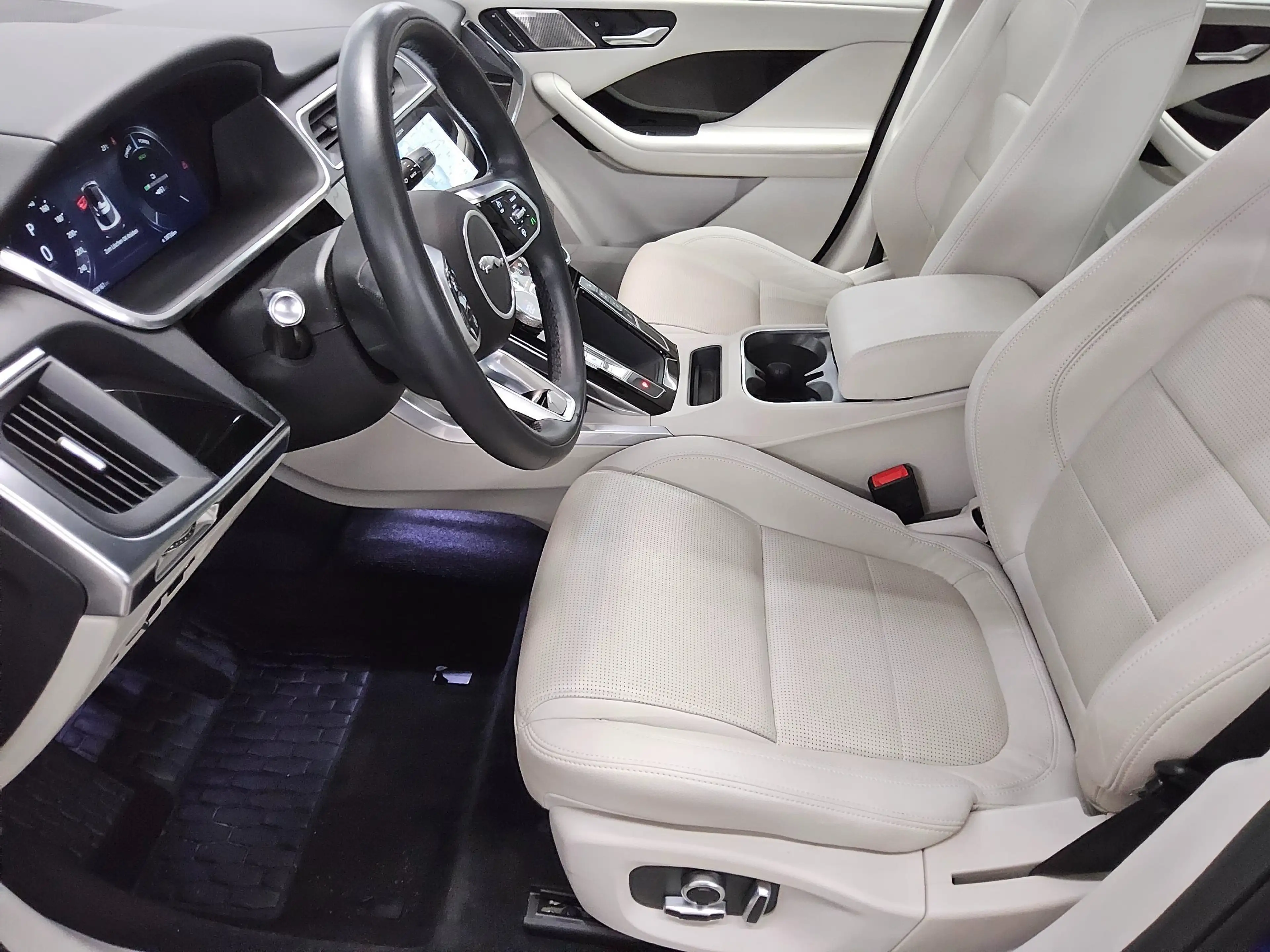 Jaguar I-Pace EV400 AWD Leder Navi LED Pano HuD — photo 9