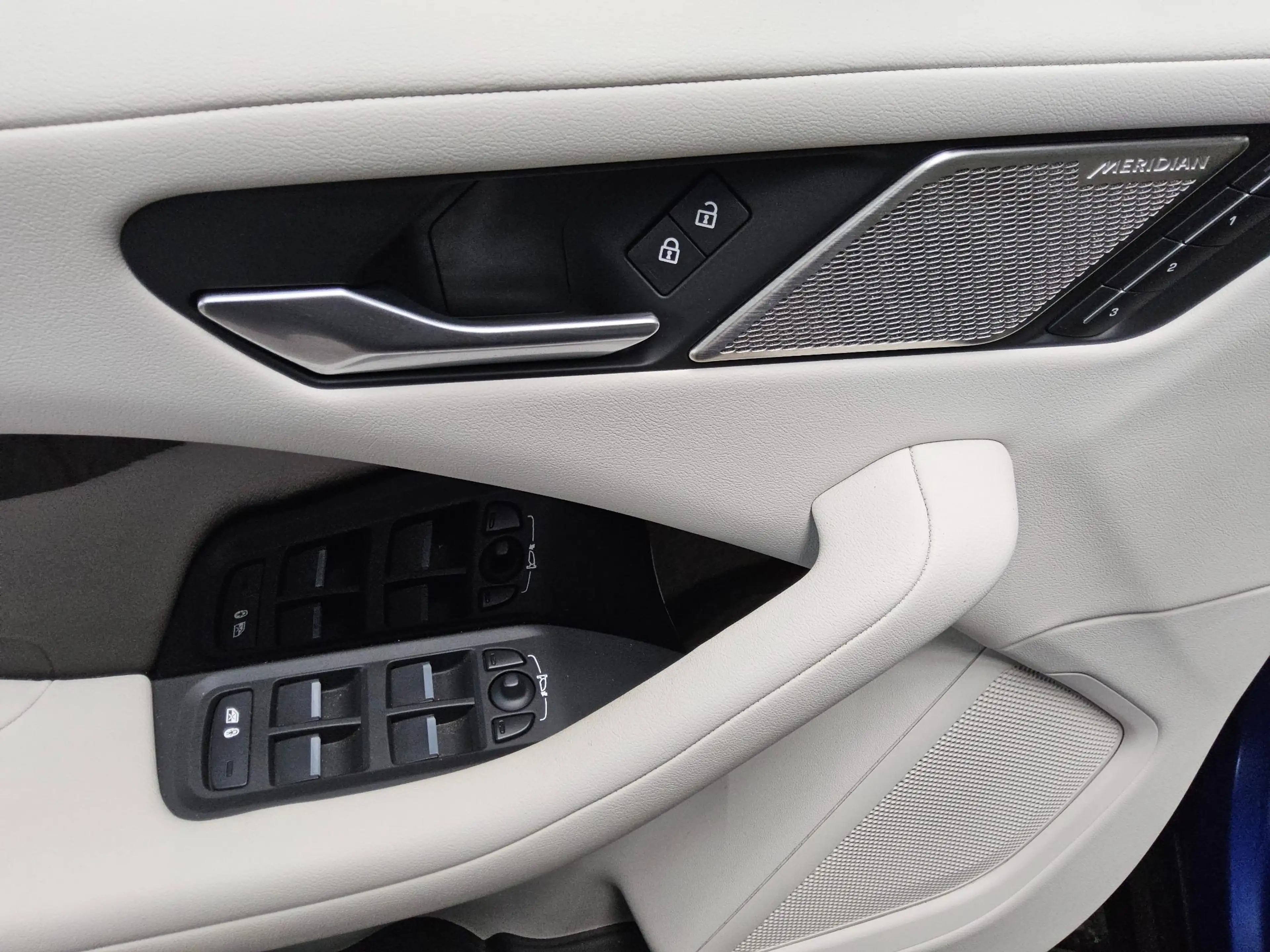 Jaguar I-Pace EV400 AWD Leder Navi LED Pano HuD — photo 10