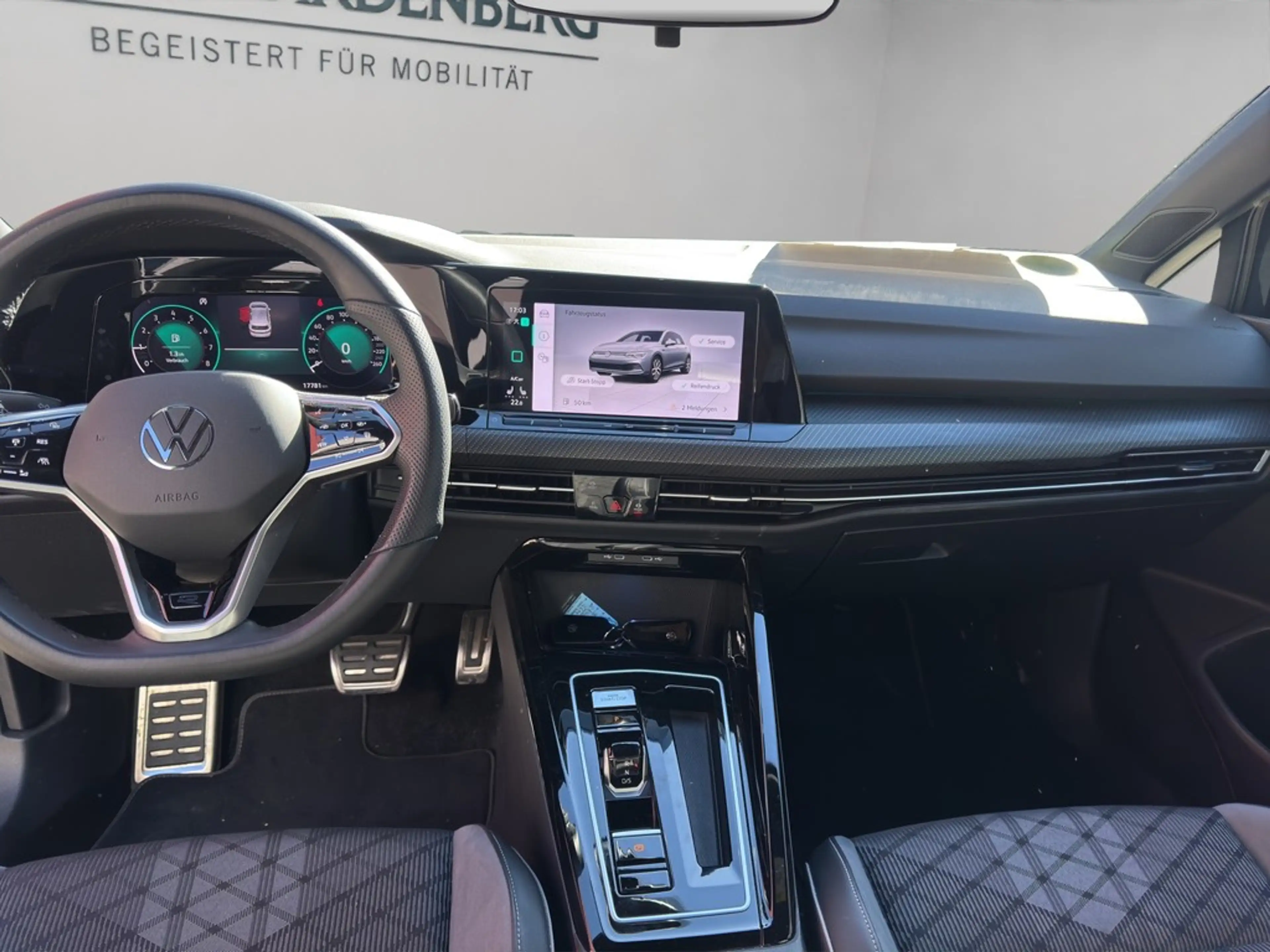 Volkswagen Golf R -Line 2.0 TSI DSG Navi LED ACC — photo 14