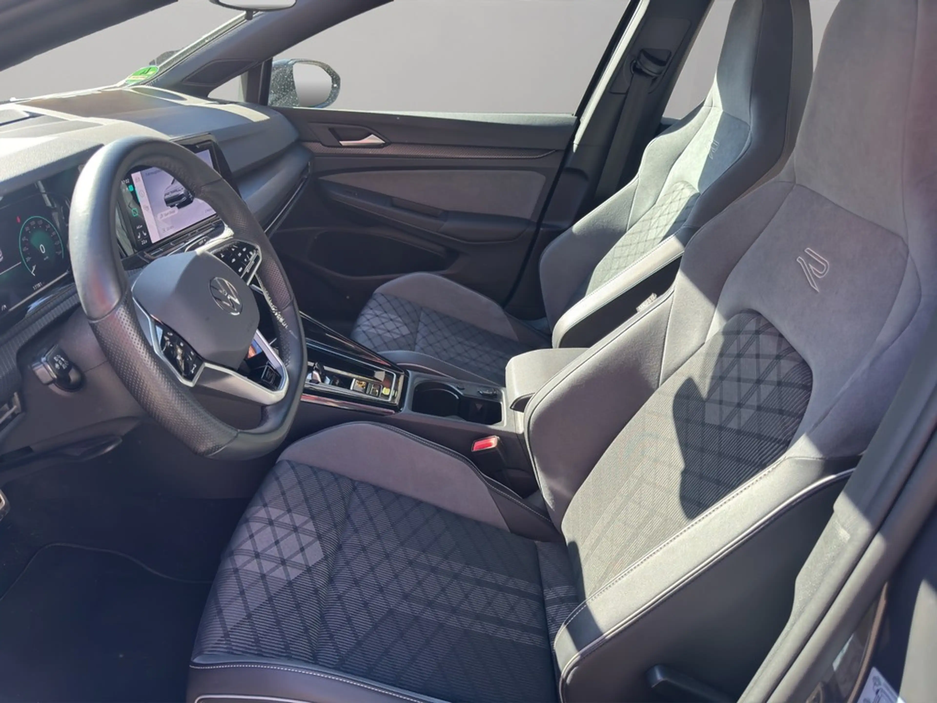 Volkswagen Golf R -Line 2.0 TSI DSG Navi LED ACC — photo 11