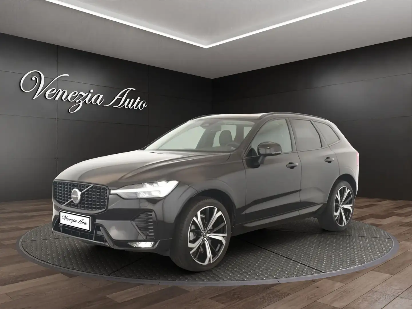 Volvo XC60 XC60 B4 (d) AWD automatico Plus Dark Noir - 1