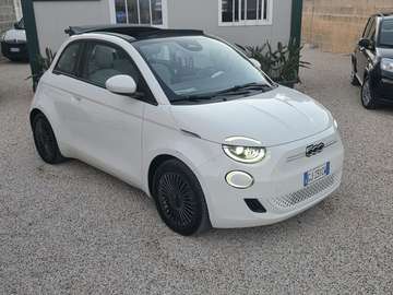500 IV 2022Cabrio Cabrio 42 kWh Icon