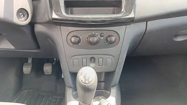 Dacia Logan view 13