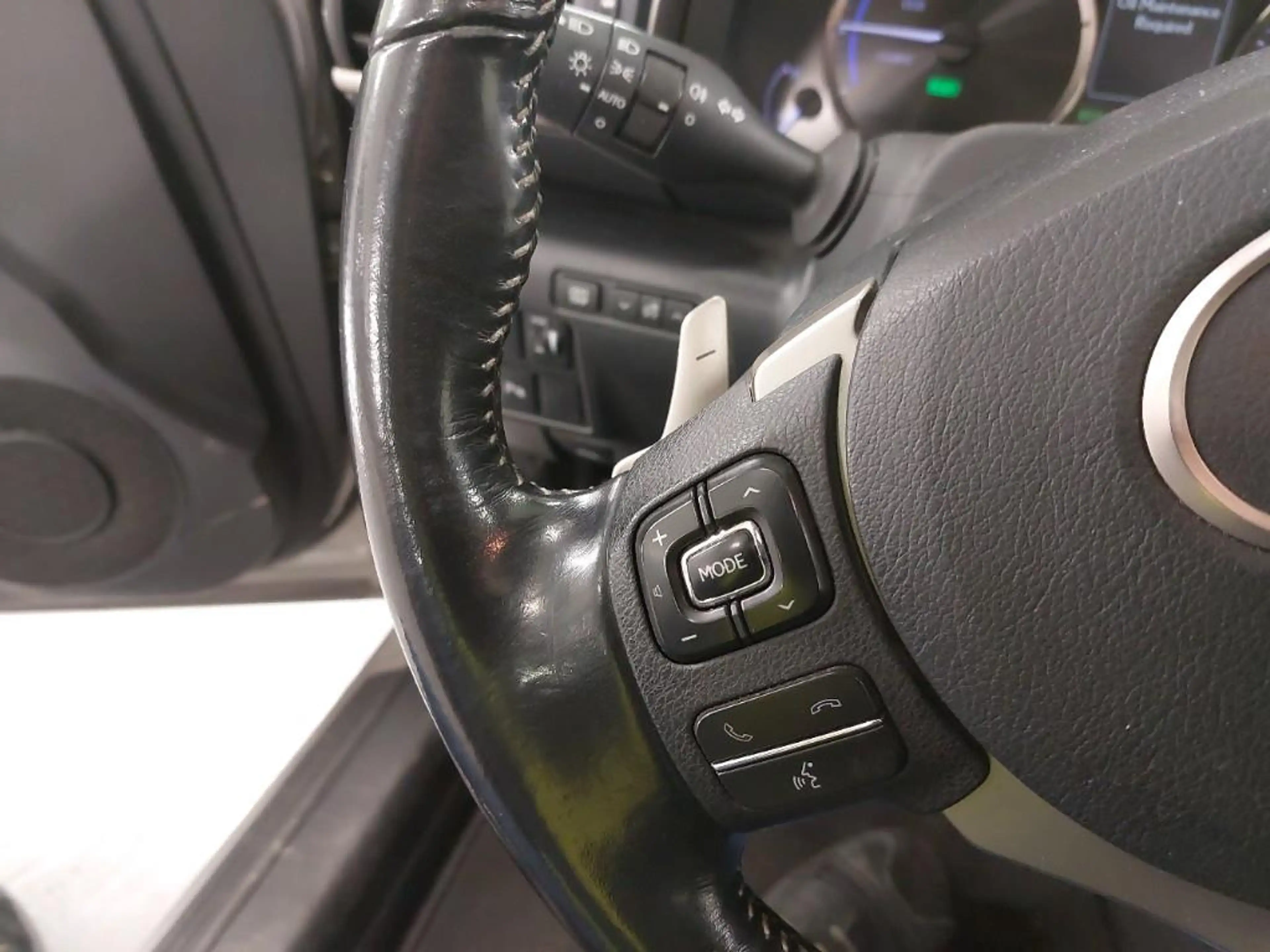 Lexus IS 300 300h Hybrid Business Line — photo 15