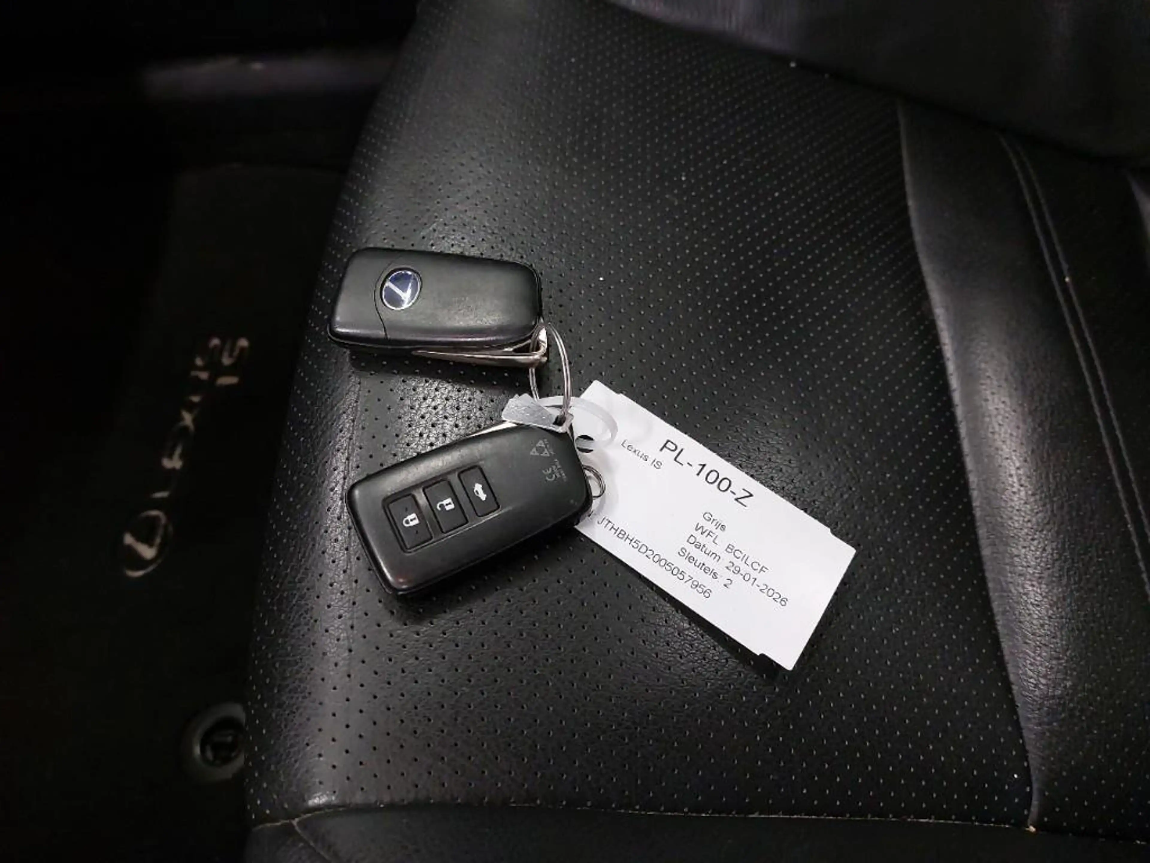Lexus IS 300 300h Hybrid Business Line — photo 14