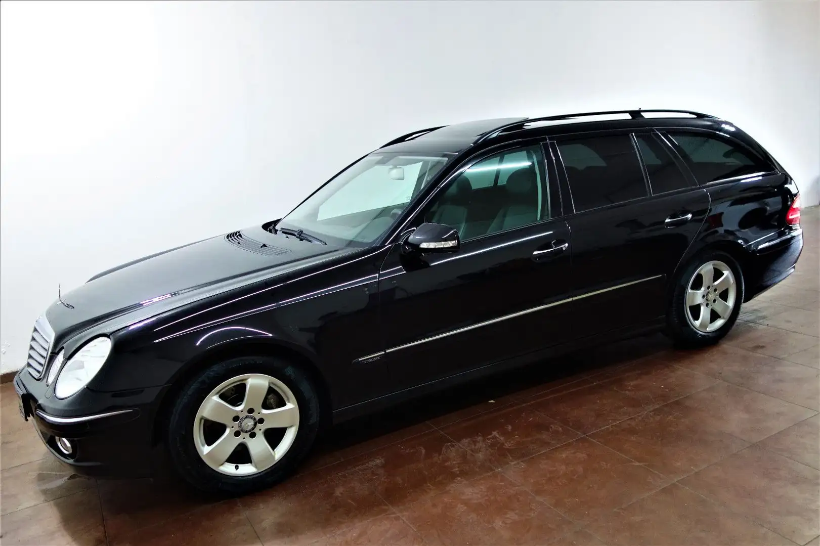 Mercedes-Benz E 350 T Autom/Leder/Navi/Xenon/S.-Dach/Facelift Noir - 2