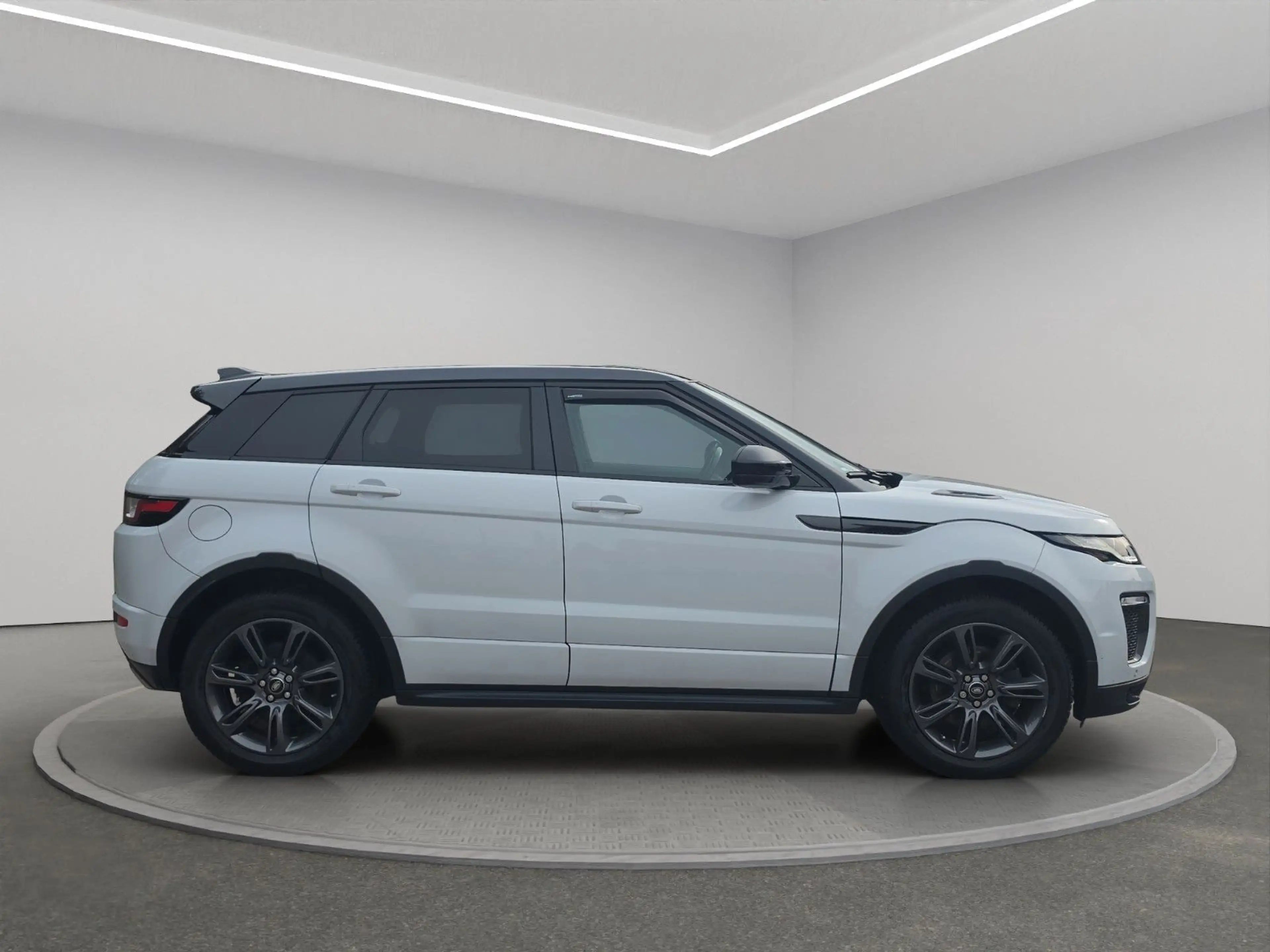 Land Rover Range Rover Evoque SE Dynamic — photo 9