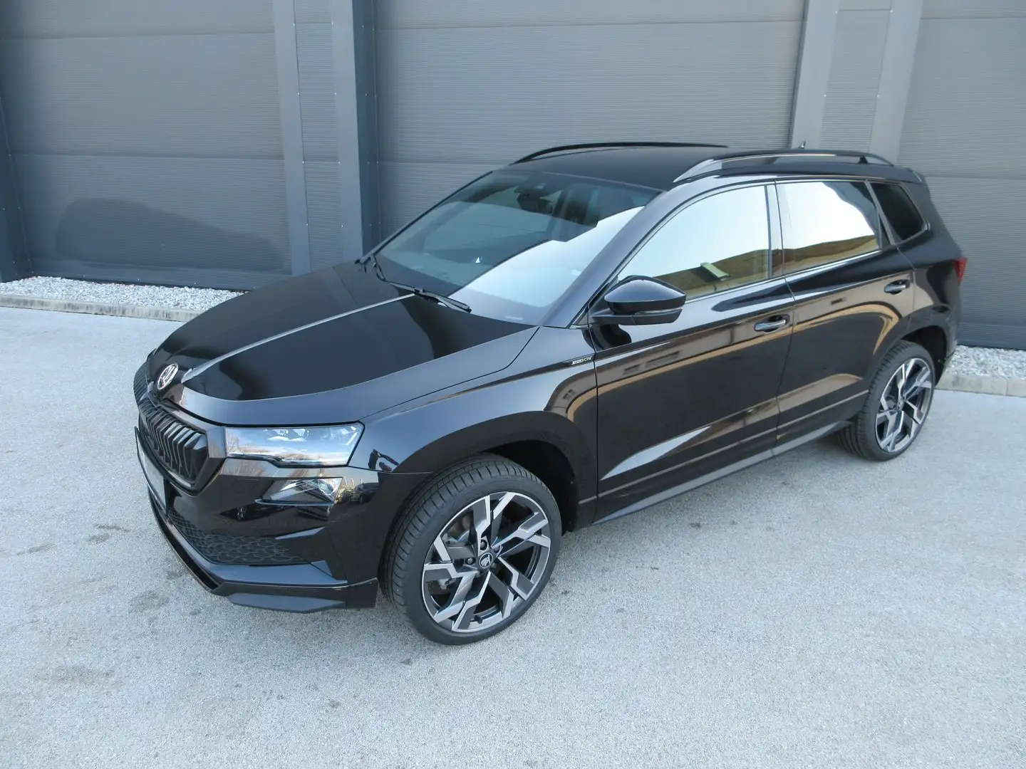 Skoda Karoq Sportline TSI DSG ACT Schwarz - 2