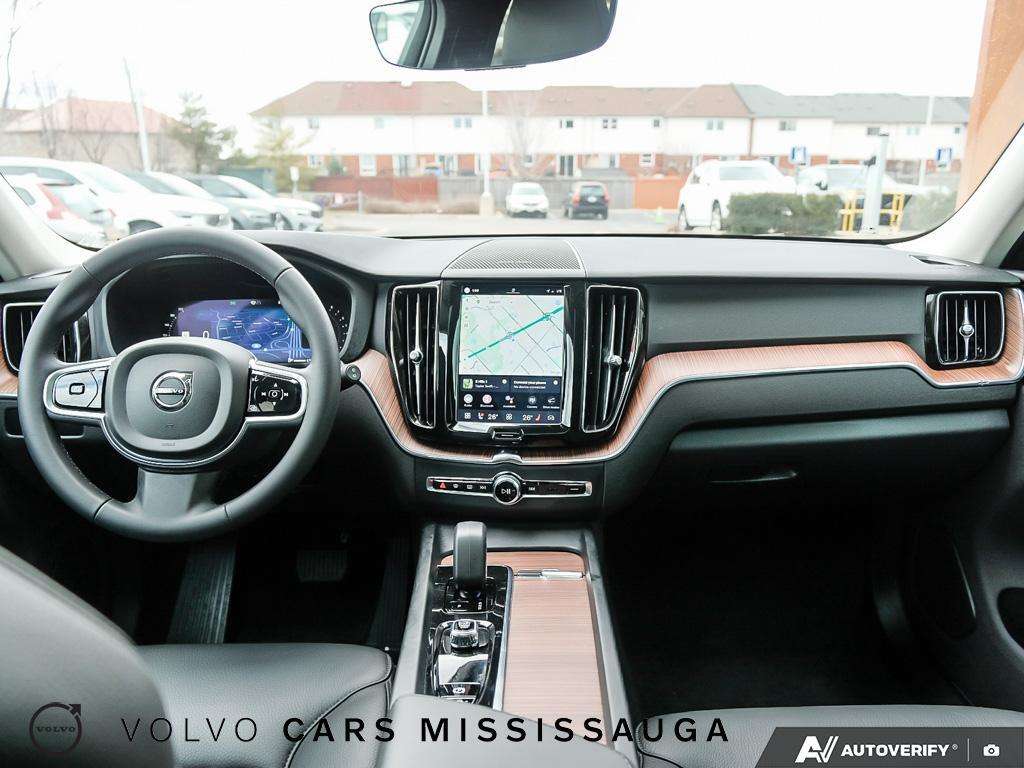 2024 Volvo XC60 Plus Dark Excellent low mileage option thumb 25