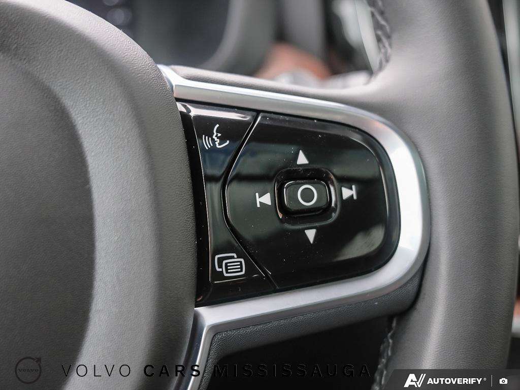 2024 Volvo XC60 Plus Dark Excellent low mileage option thumb 17