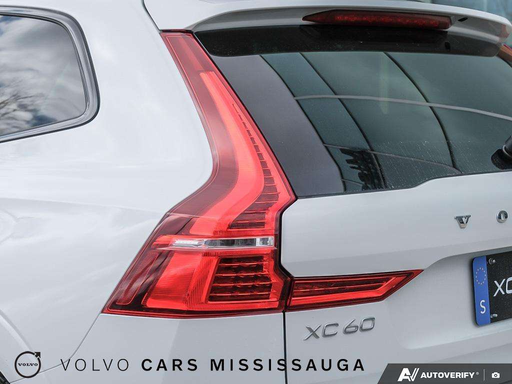 2024 Volvo XC60 Plus Dark Excellent low mileage option thumb 11