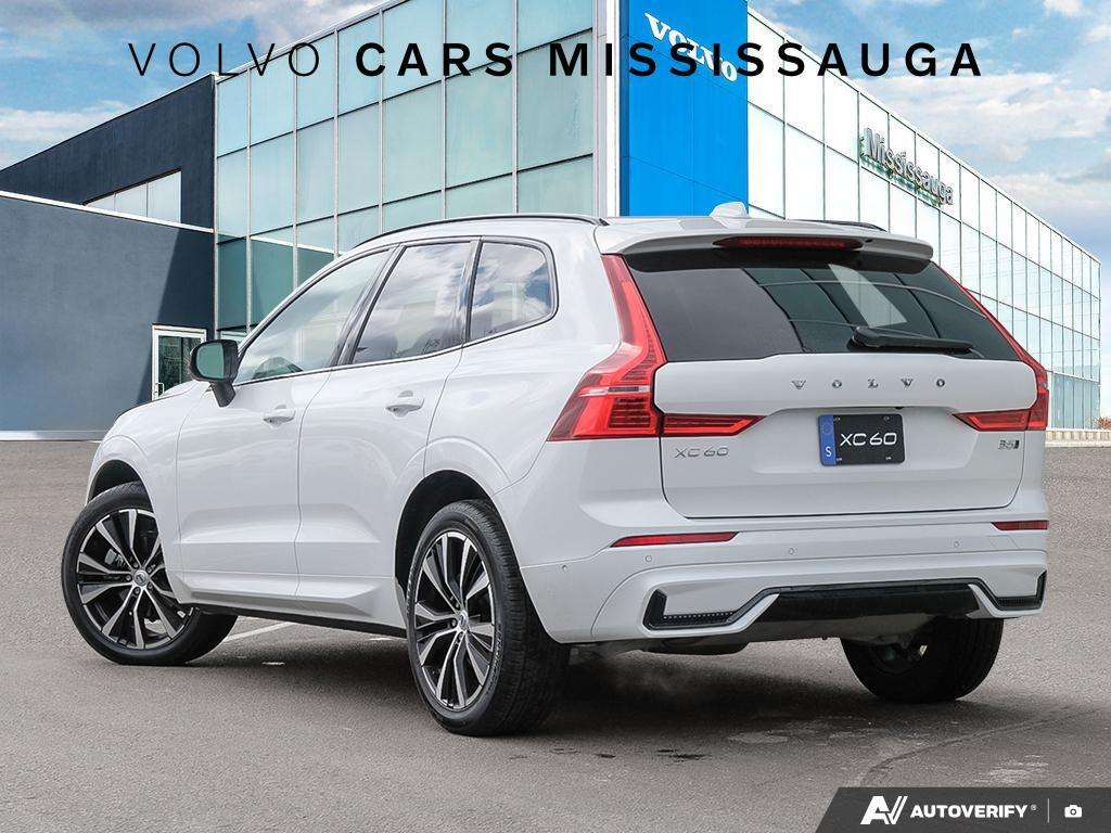 2024 Volvo XC60 Plus Dark Excellent low mileage option alt 4