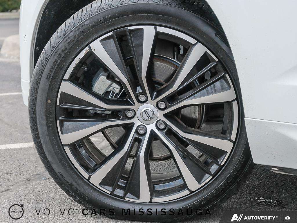 2024 Volvo XC60 Plus Dark Excellent low mileage option thumb 6