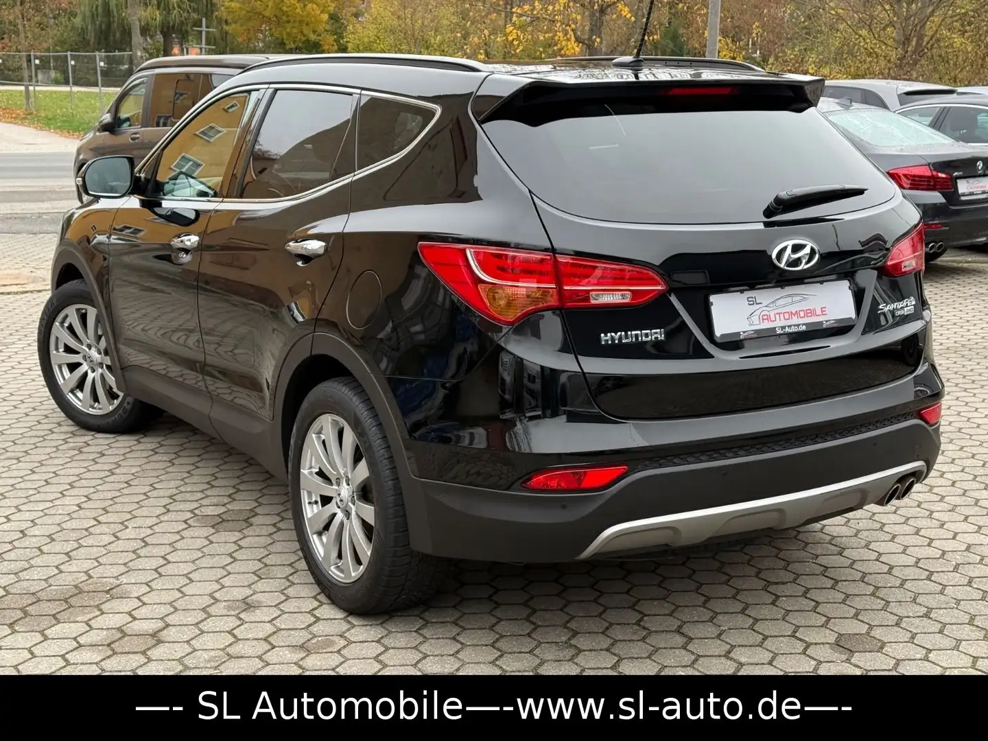 Hyundai SANTA FE Premium Aut. Leder Navi Kam Pano Schwarz - 2