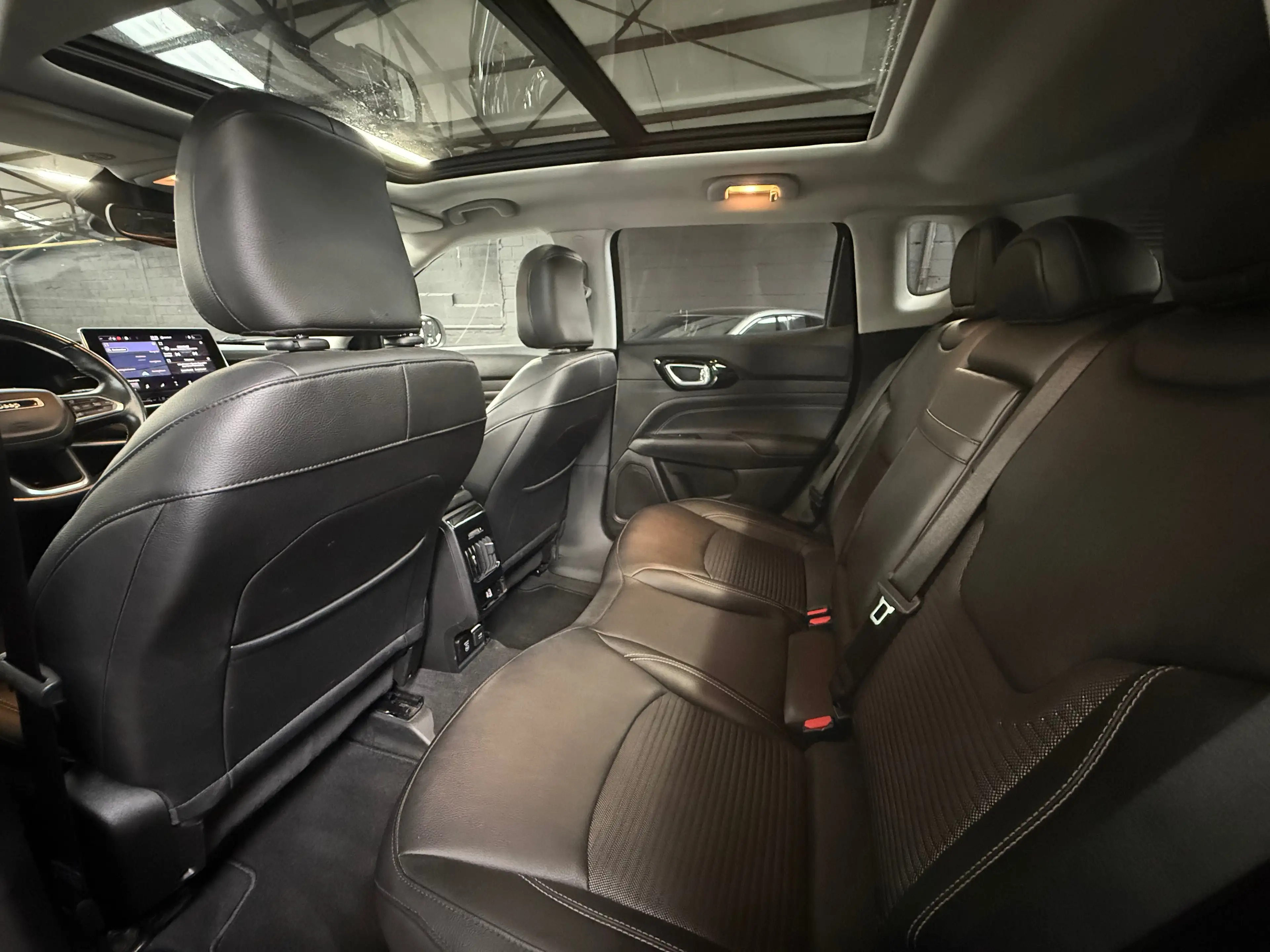Jeep Compass 1.3 i Turbo 4x2 * NEW MODEL * COCKPIT * PANO * GPS * CAMERA * — photo 9