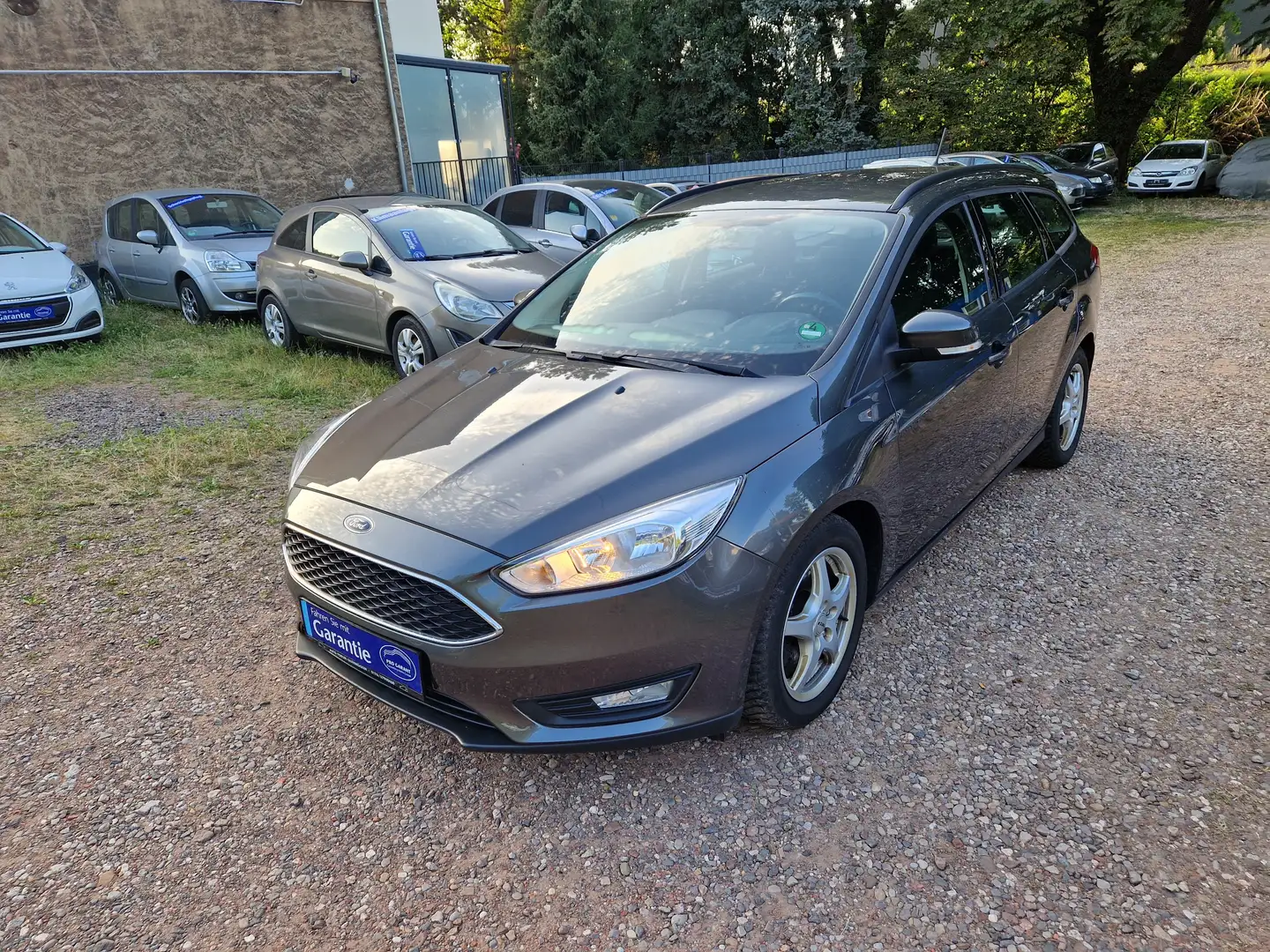 Ford Focus Klima 90Tkm Navi Sitzhzg AHK Tempom PDC Alu Grau - 1