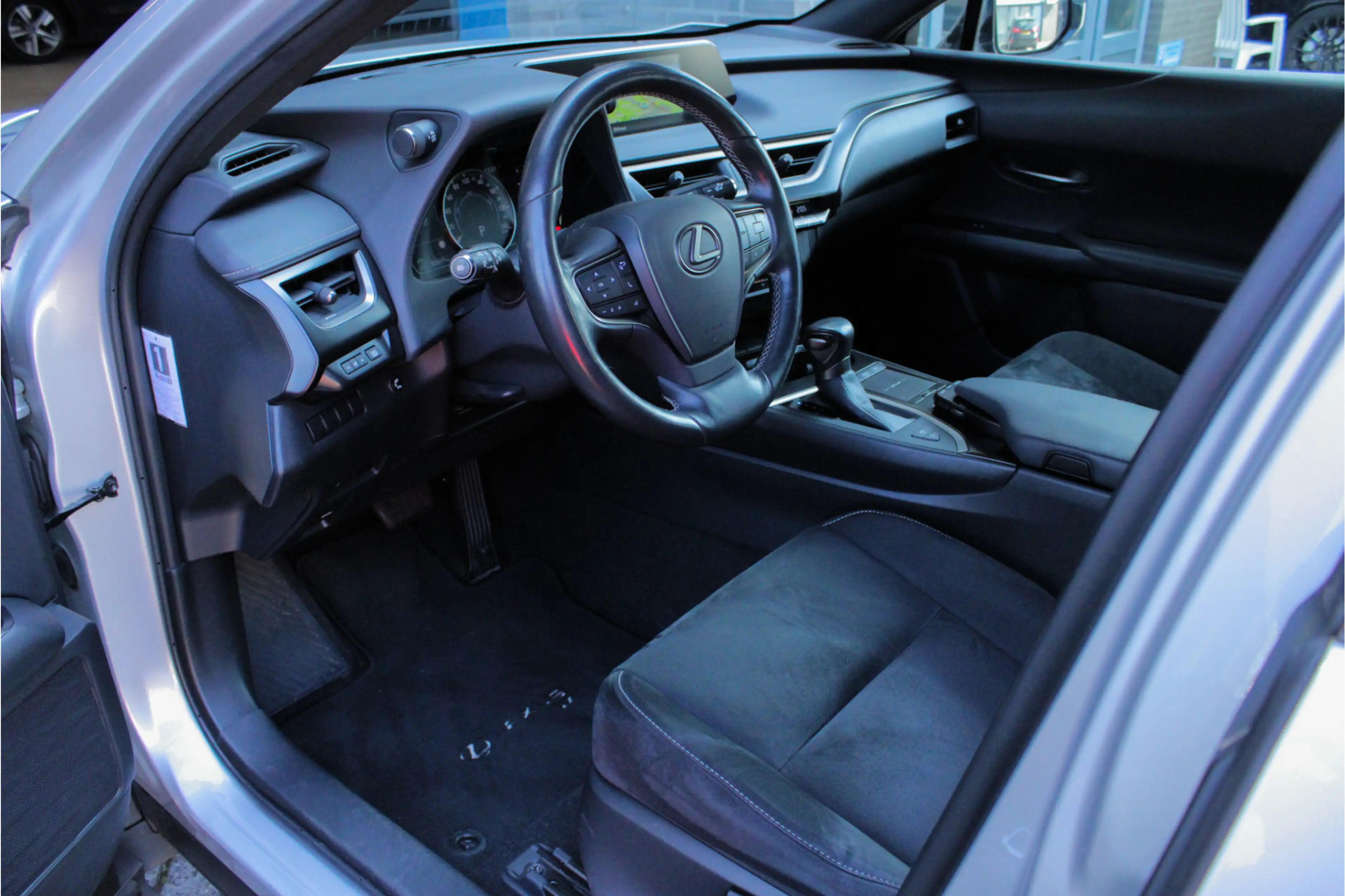 Lexus UX 250h Business Line — photo 4