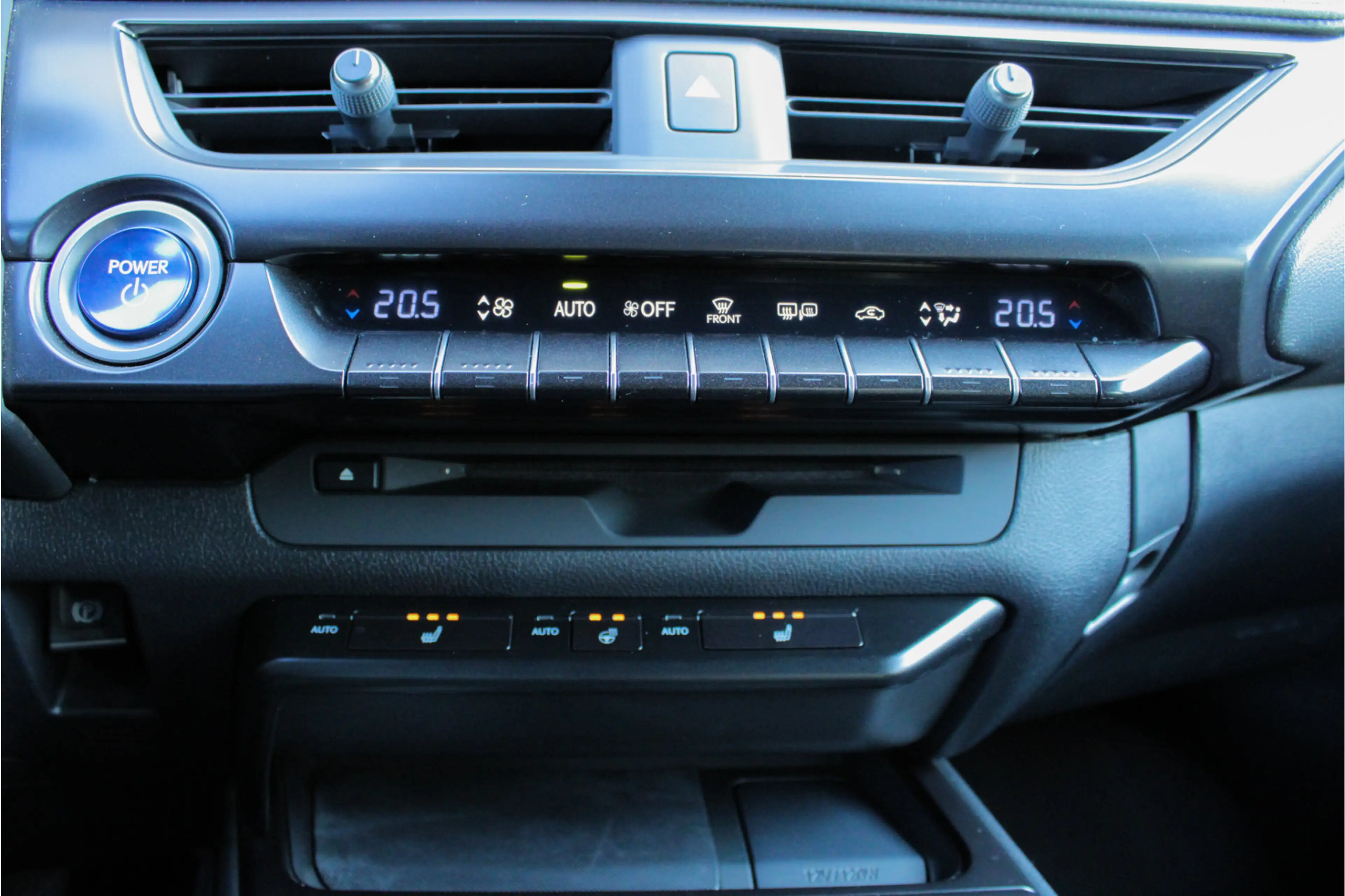 Lexus UX 250h Business Line — photo 16