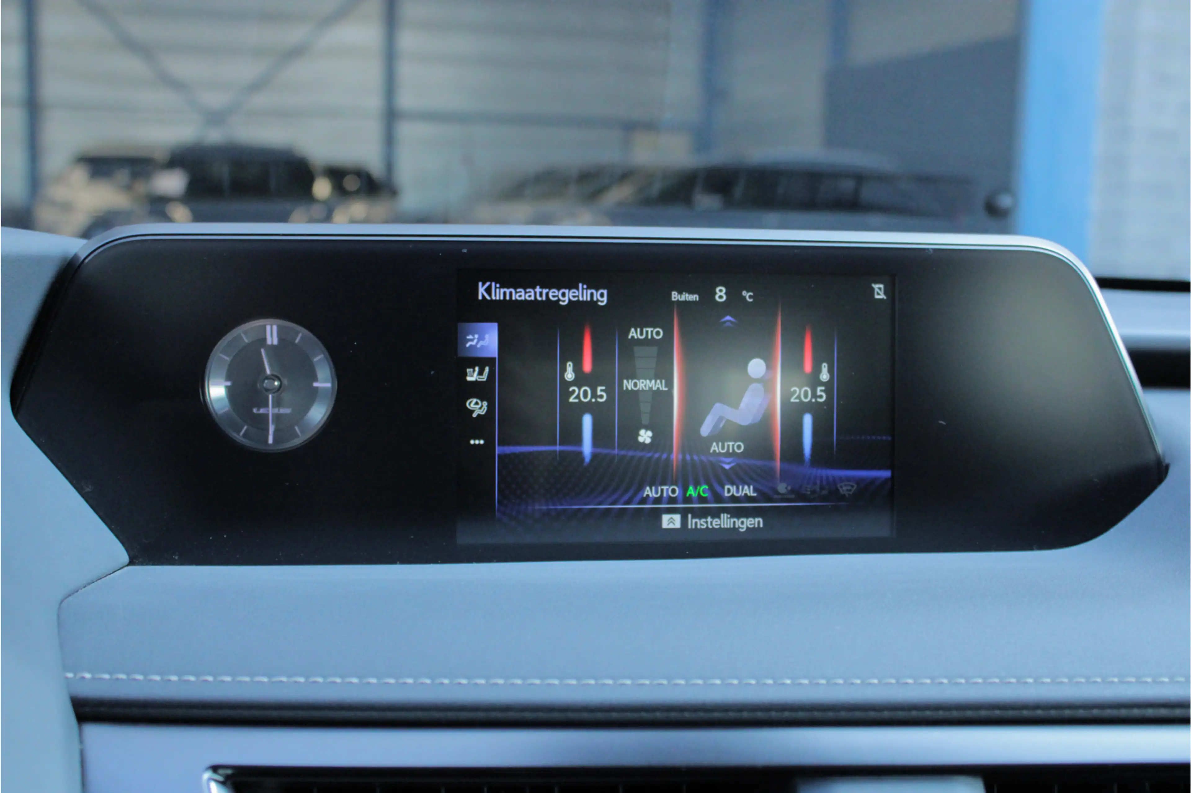 Lexus UX 250h Business Line — photo 40