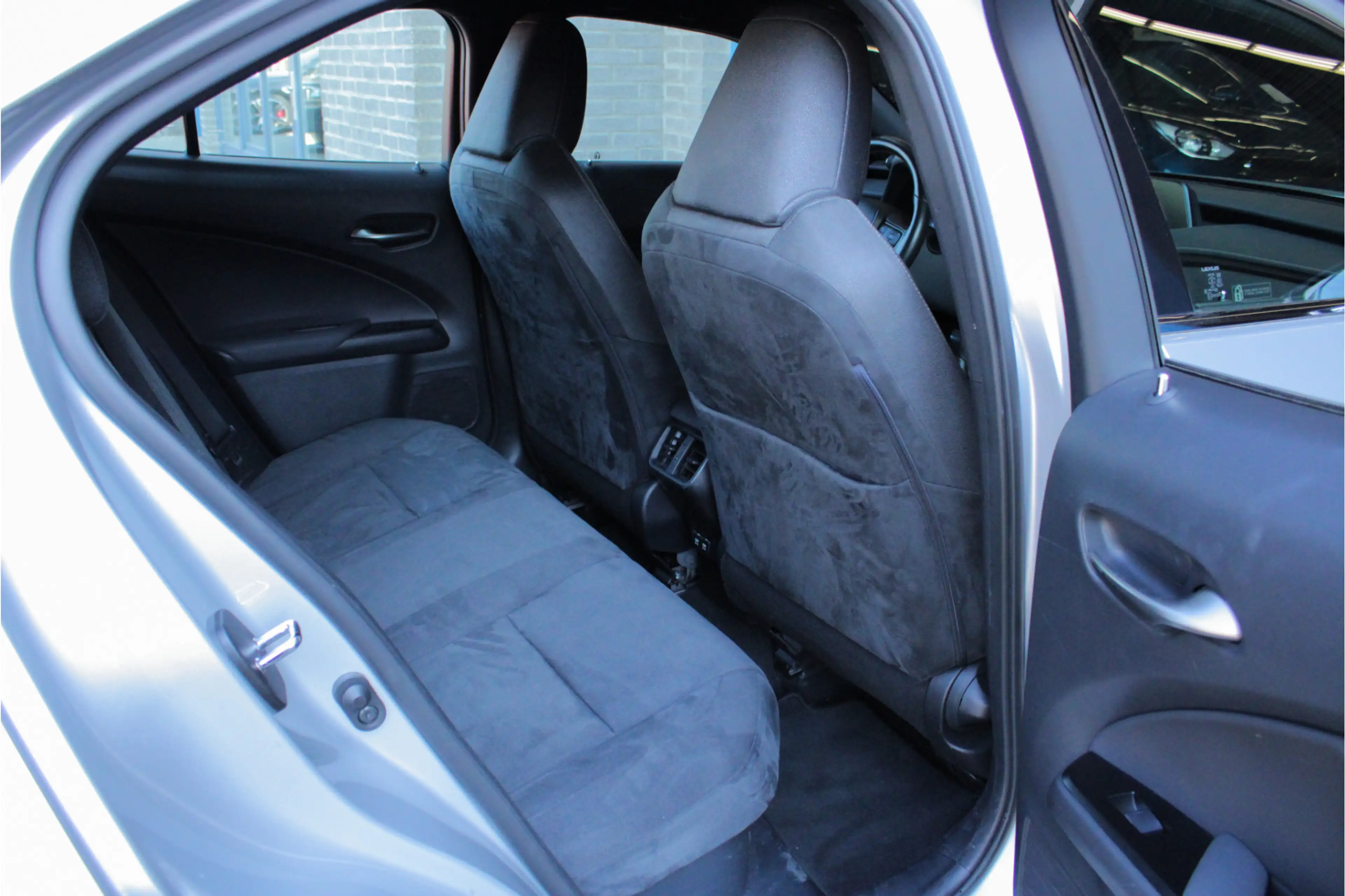 Lexus UX 250h Business Line — photo 29