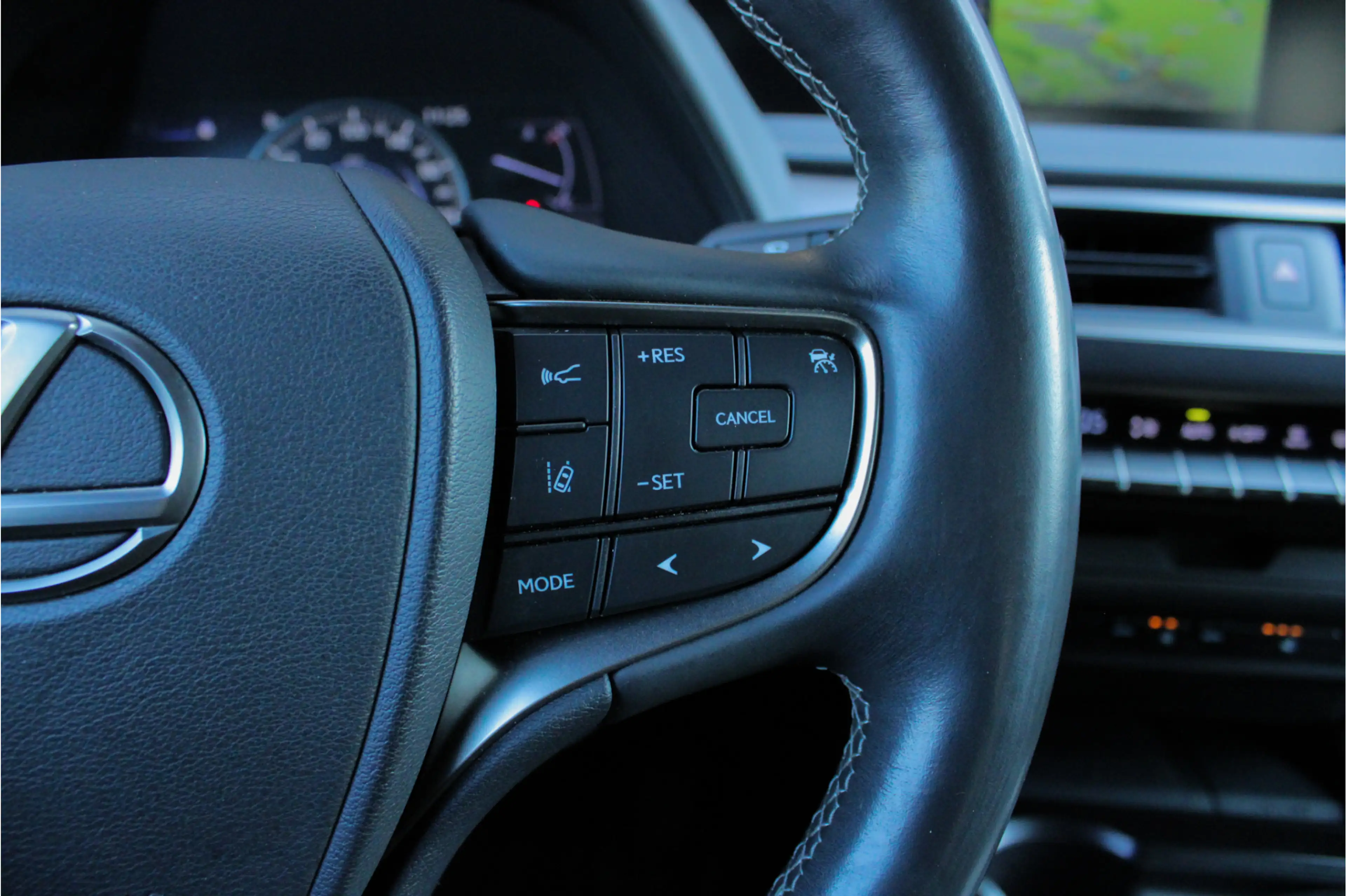 Lexus UX 250h Business Line — photo 21