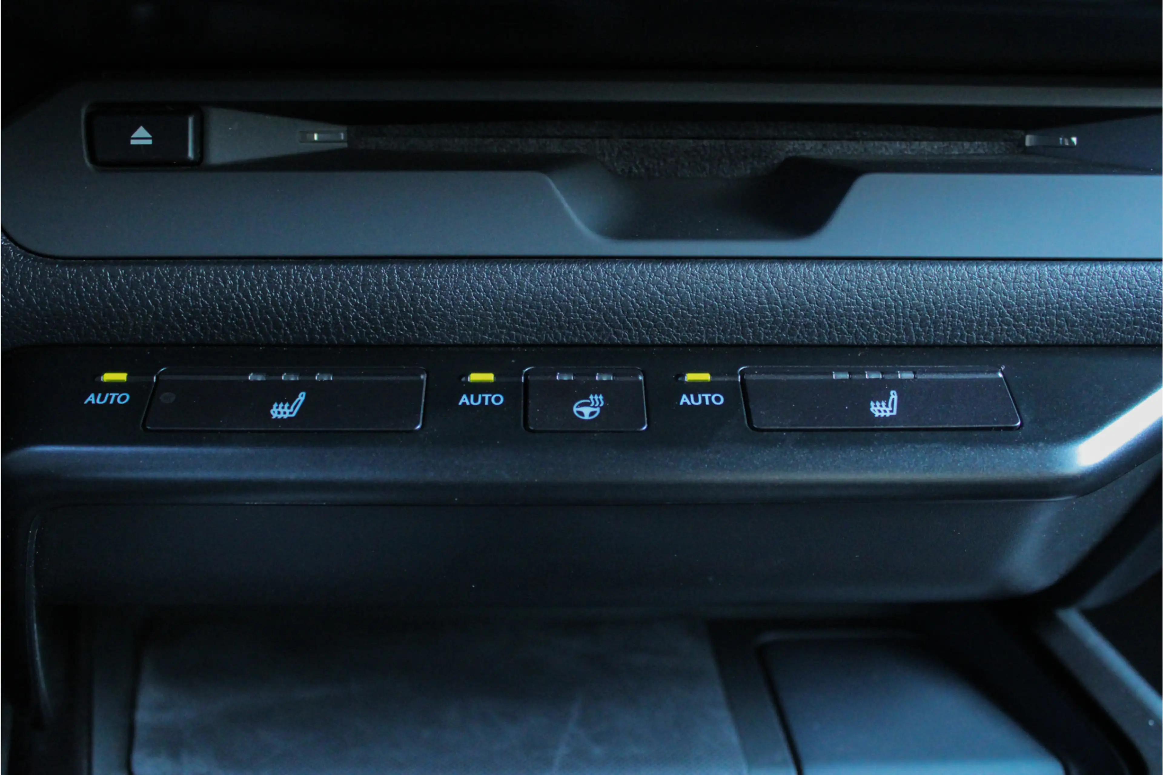 Lexus UX 250h Business Line — photo 36