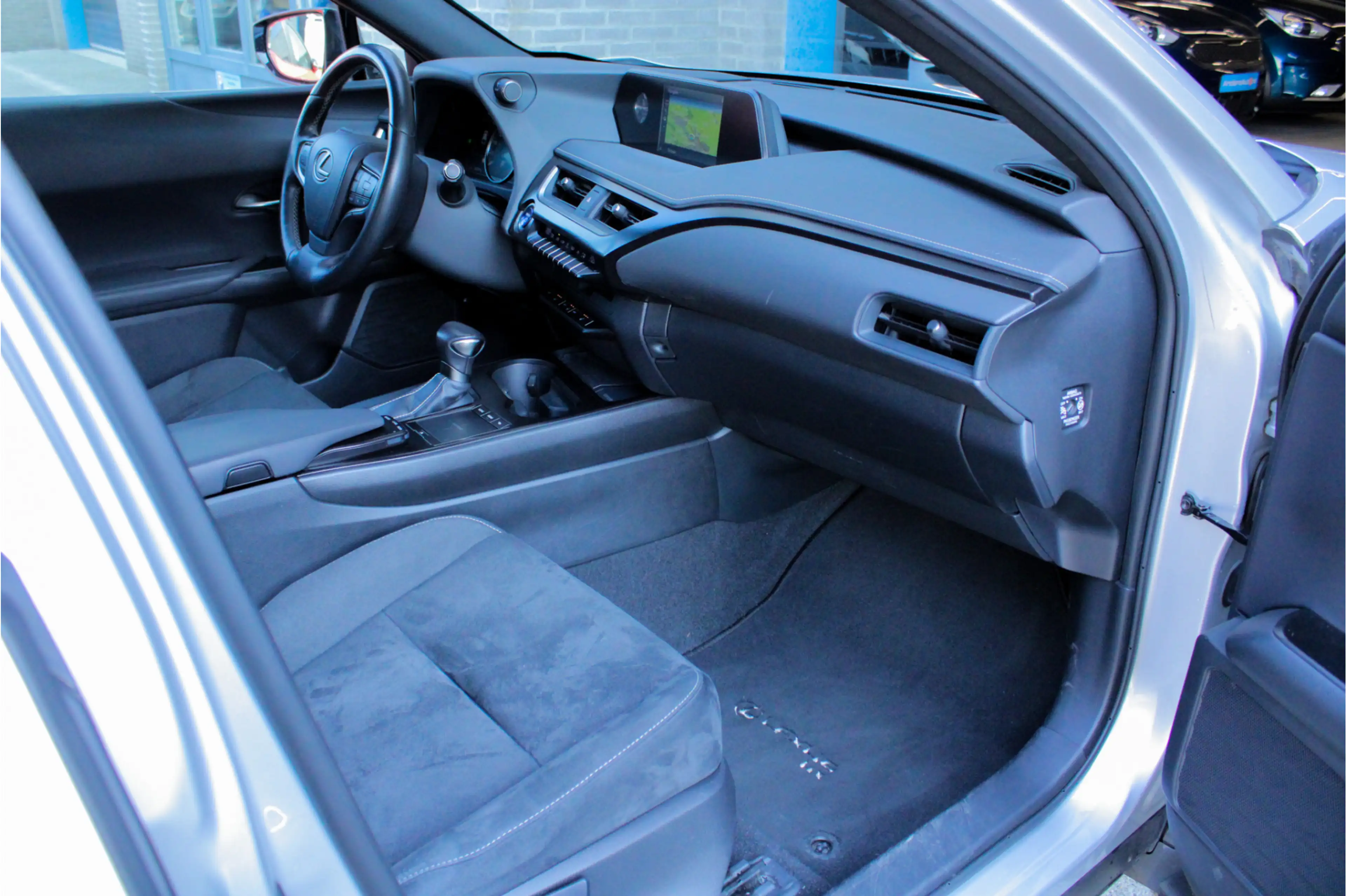 Lexus UX 250h Business Line — photo 8