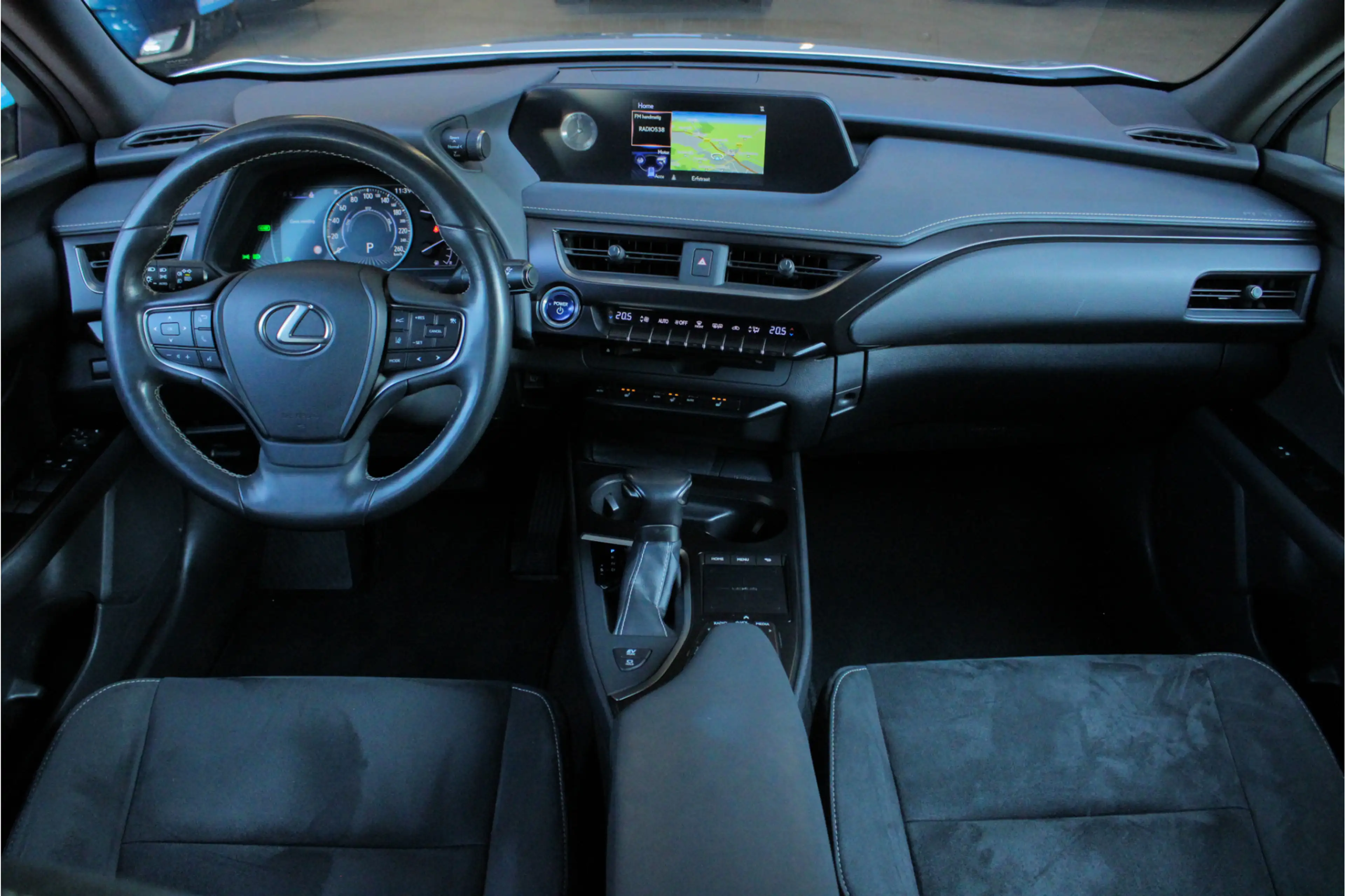 Lexus UX 250h Business Line — photo 13