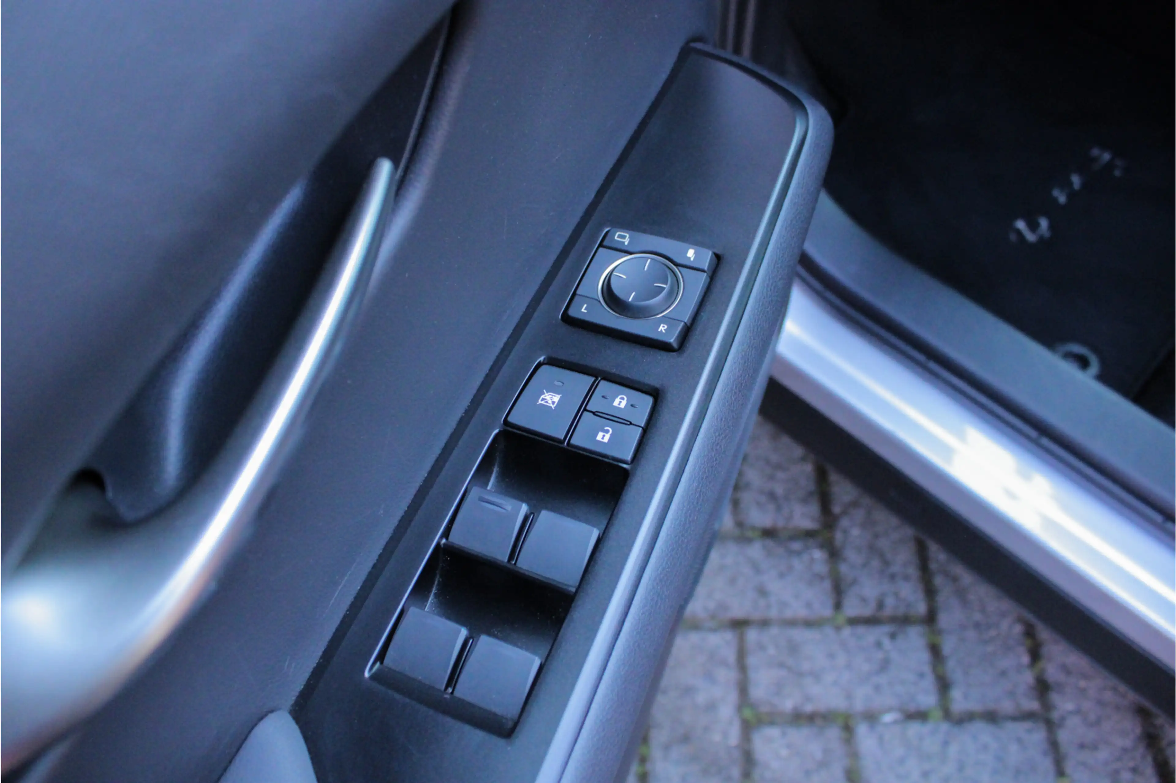 Lexus UX 250h Business Line — photo 27