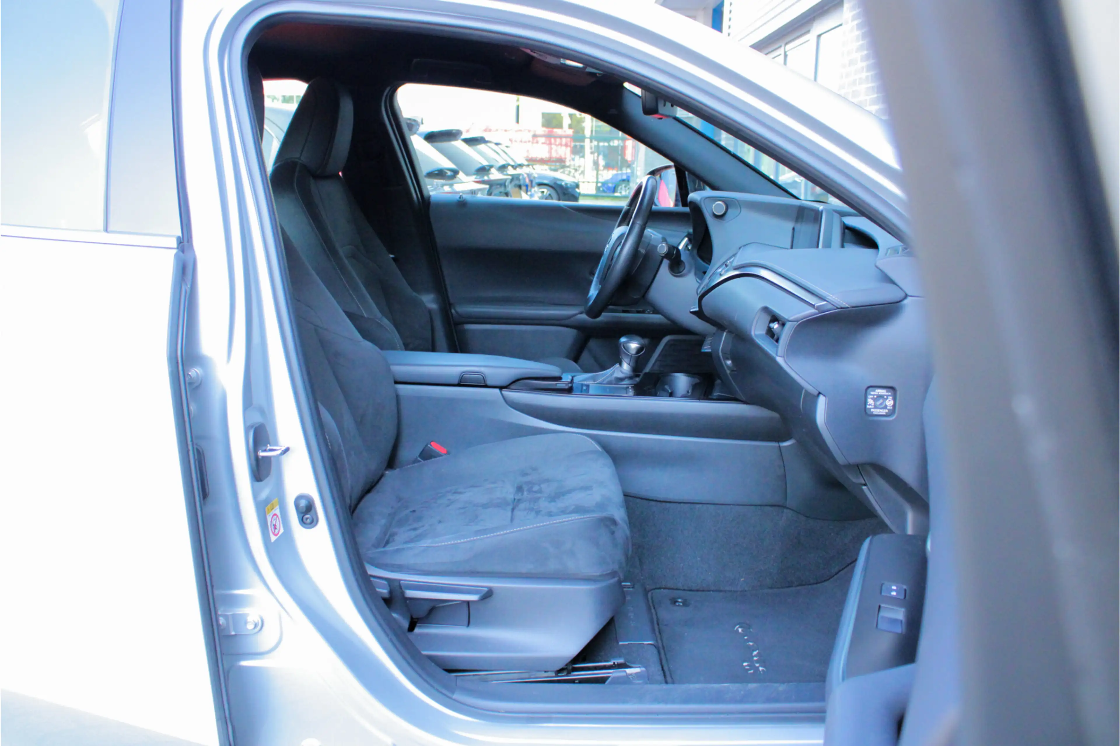 Lexus UX 250h Business Line — photo 23