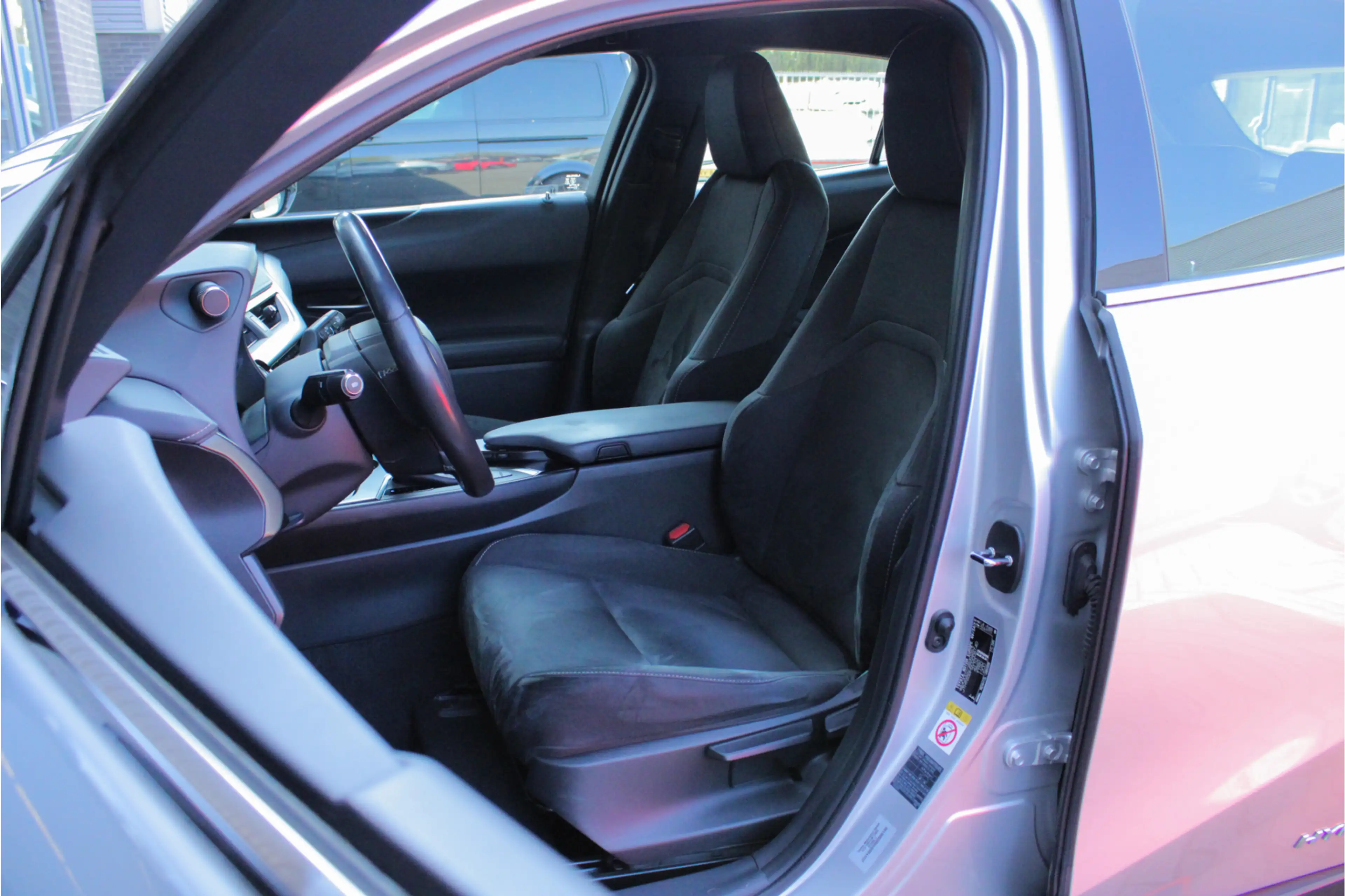 Lexus UX 250h Business Line — photo 9