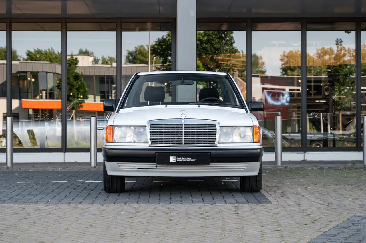 Mercedes-Benz 190 Automaat (W201), foto 2