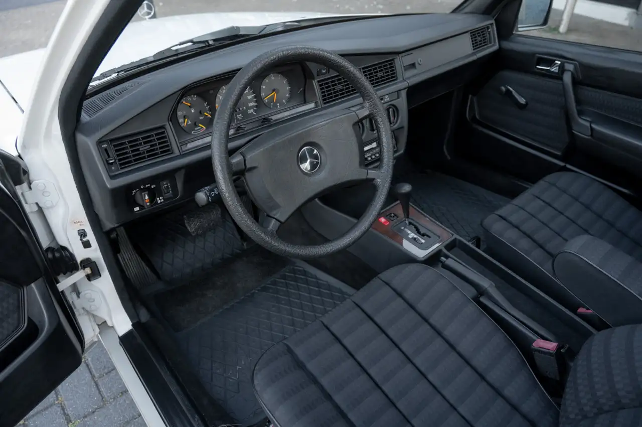 Mercedes-Benz 190 Automaat (W201), foto 6