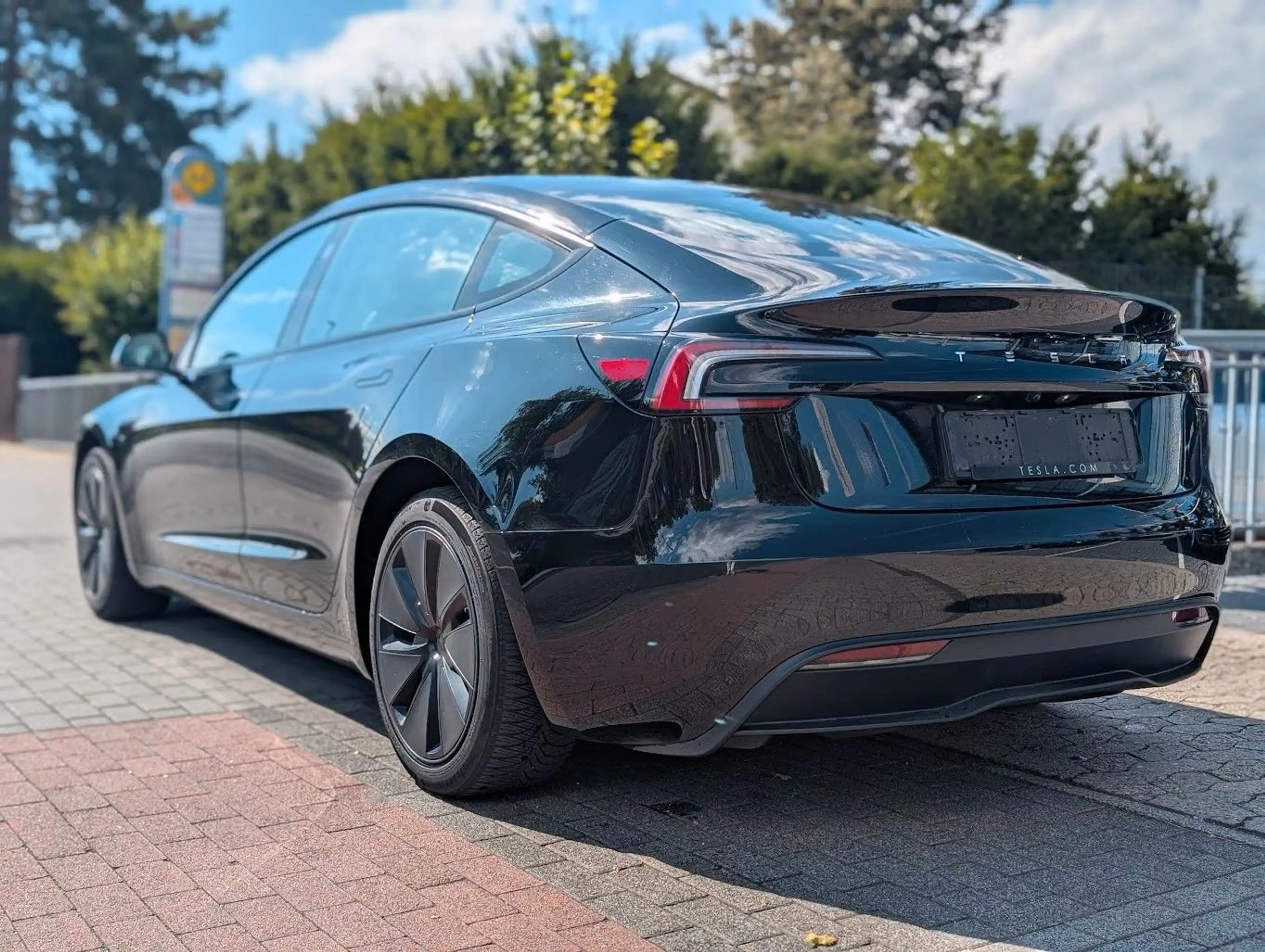 Tesla Model 3 Ambiente. Glasdach. LED — photo 3