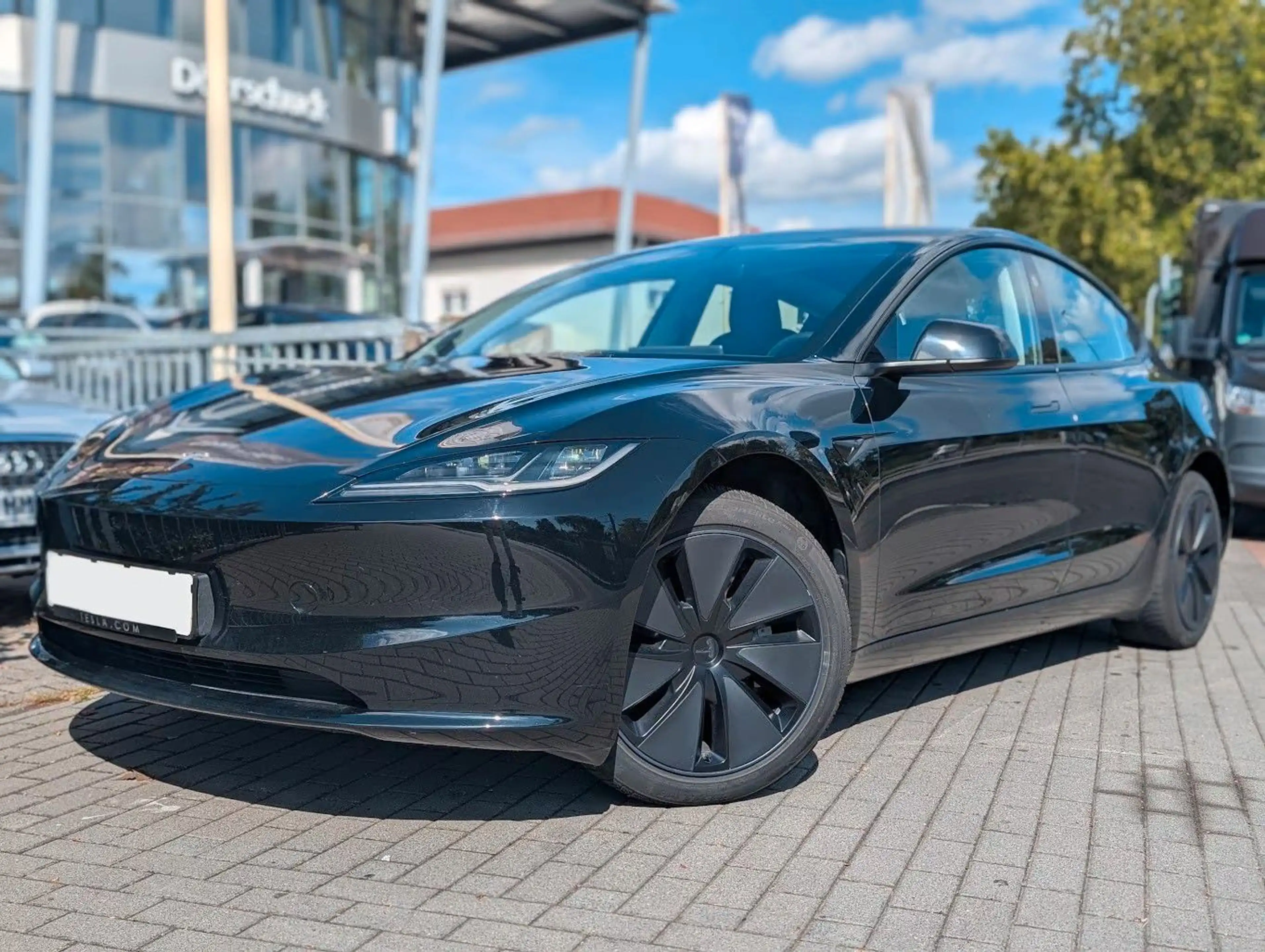 Tesla Model 3 Ambiente. Glasdach. LED — photo 2