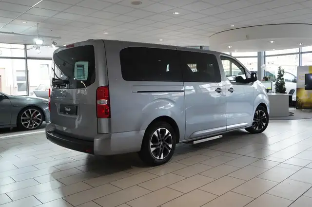 Opel Zafira Life view 9