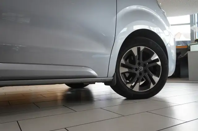 Opel Zafira Life view 8