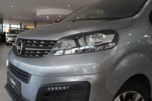 Opel Zafira Life view 5