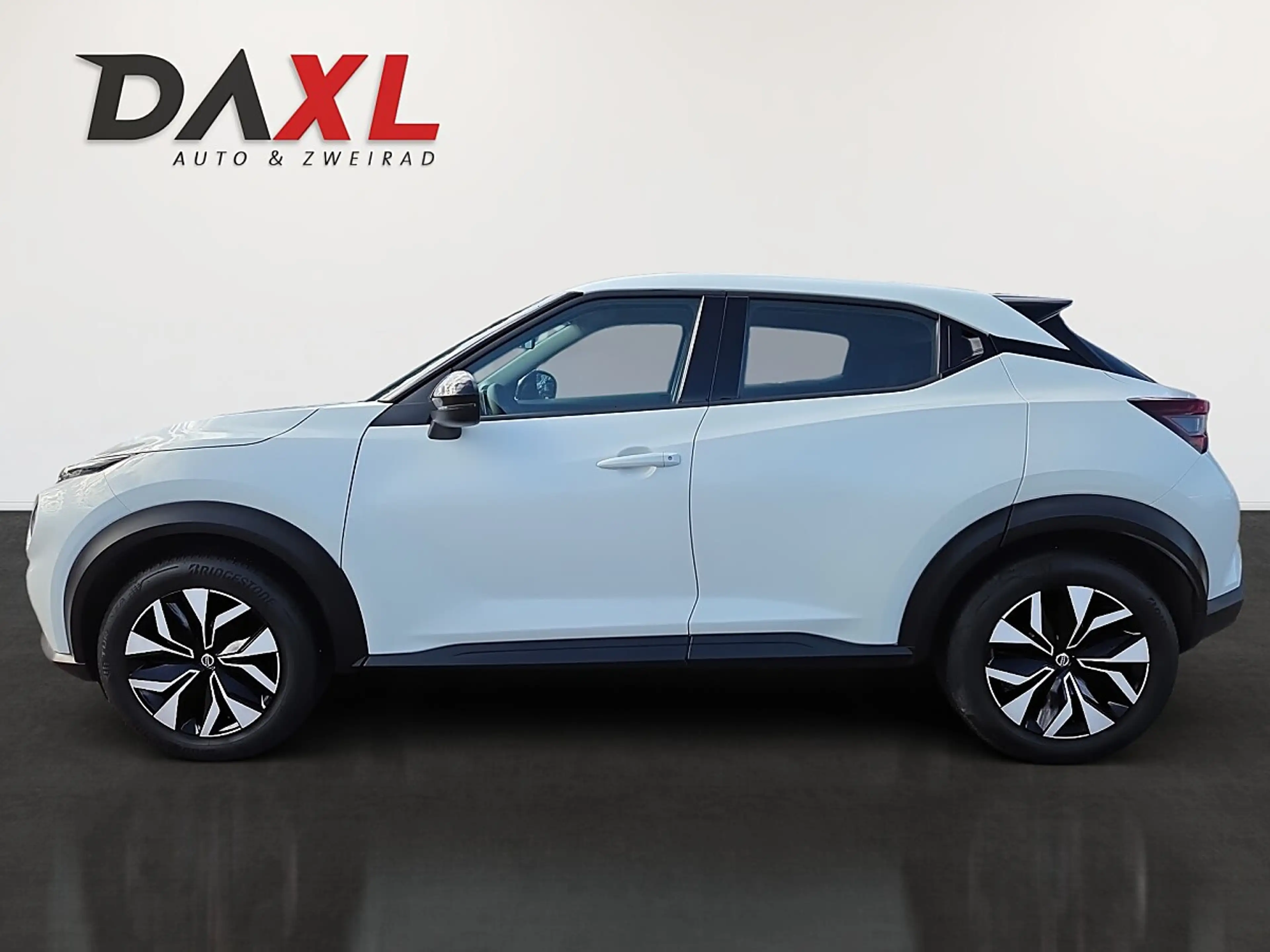 Nissan Juke 1,0 DIG-T N-Connecta — photo 8